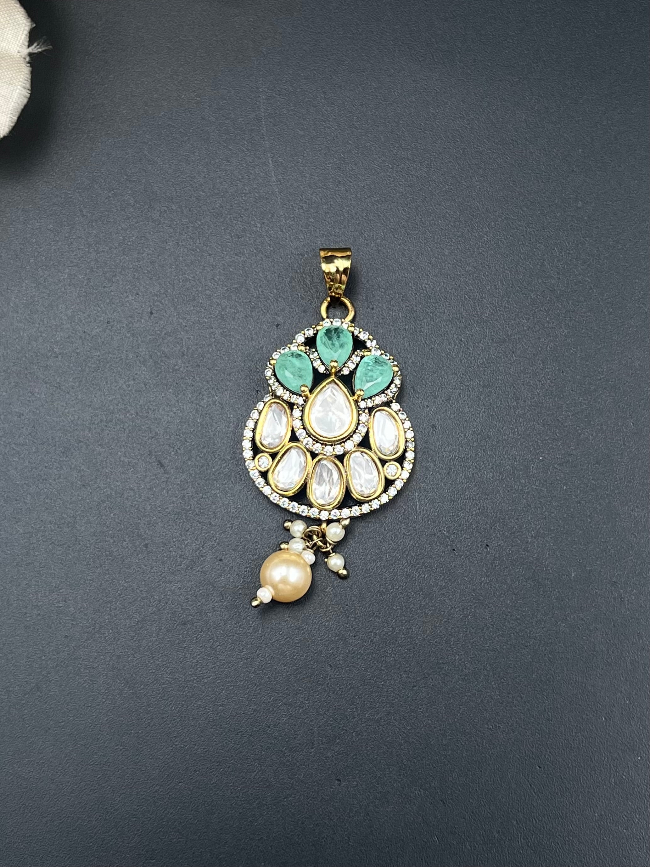 SIYA PENDANT