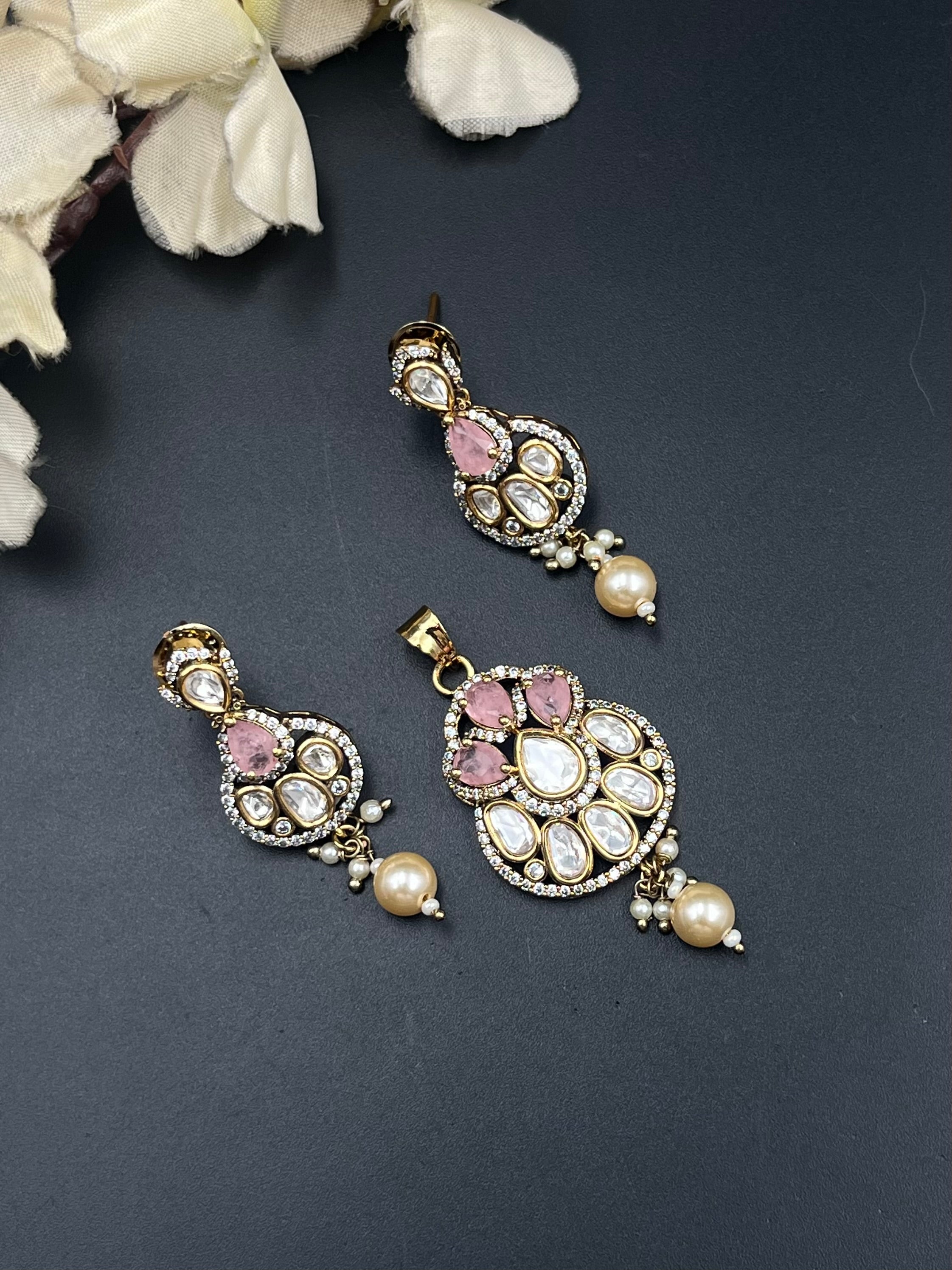 SIYA PENDANT