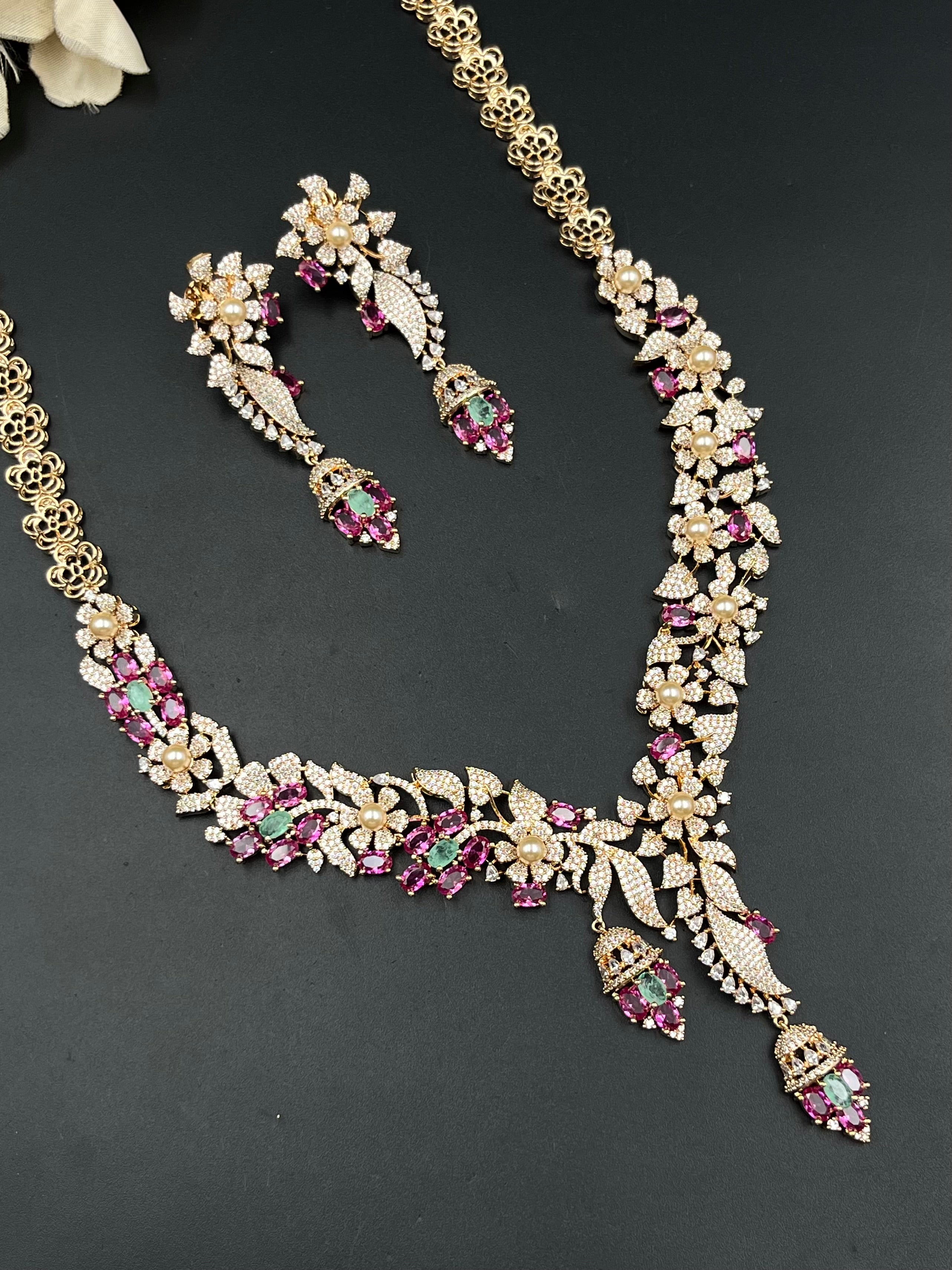 SONIKA NECKLACE