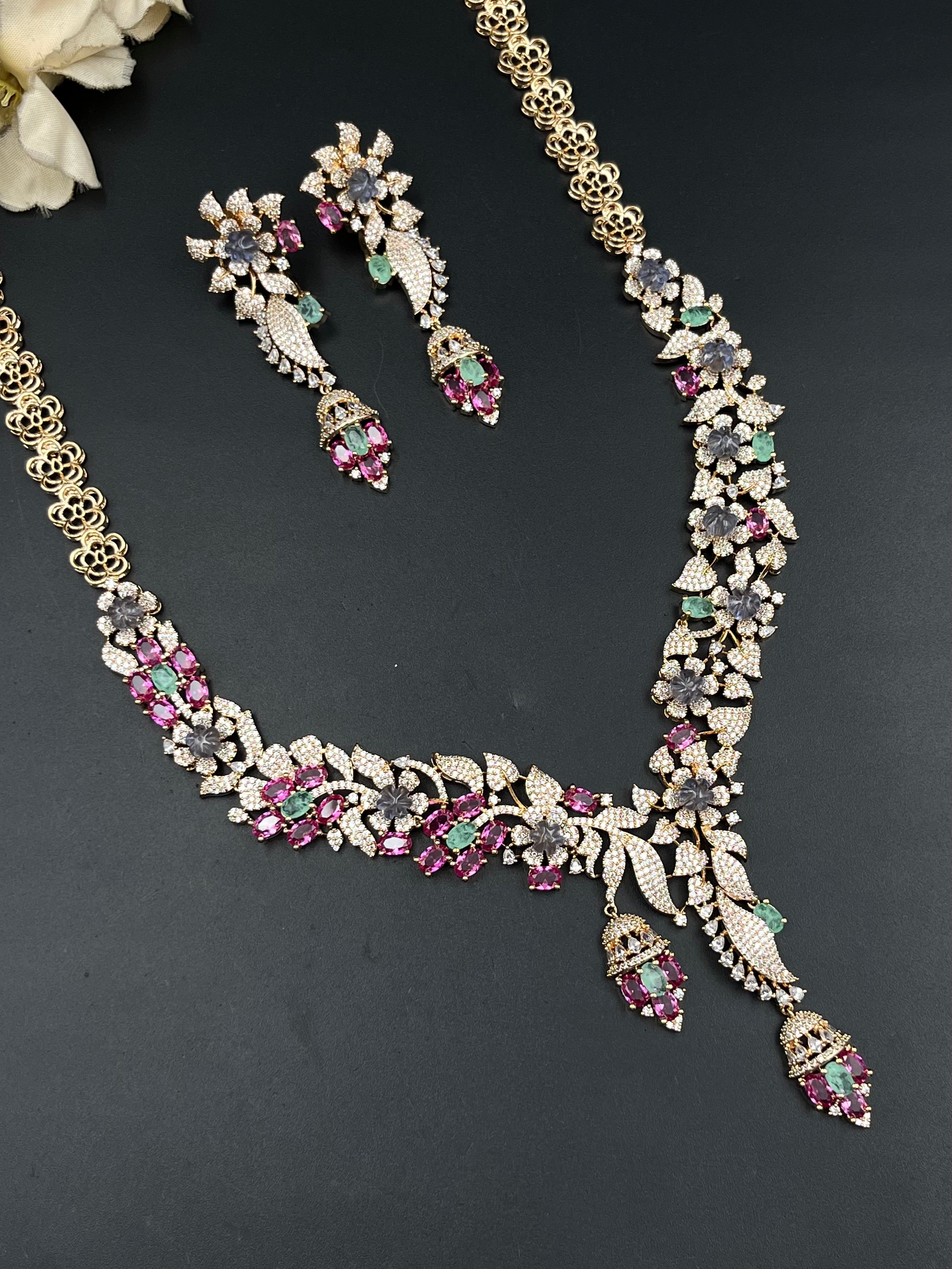 SONIKA NECKLACE