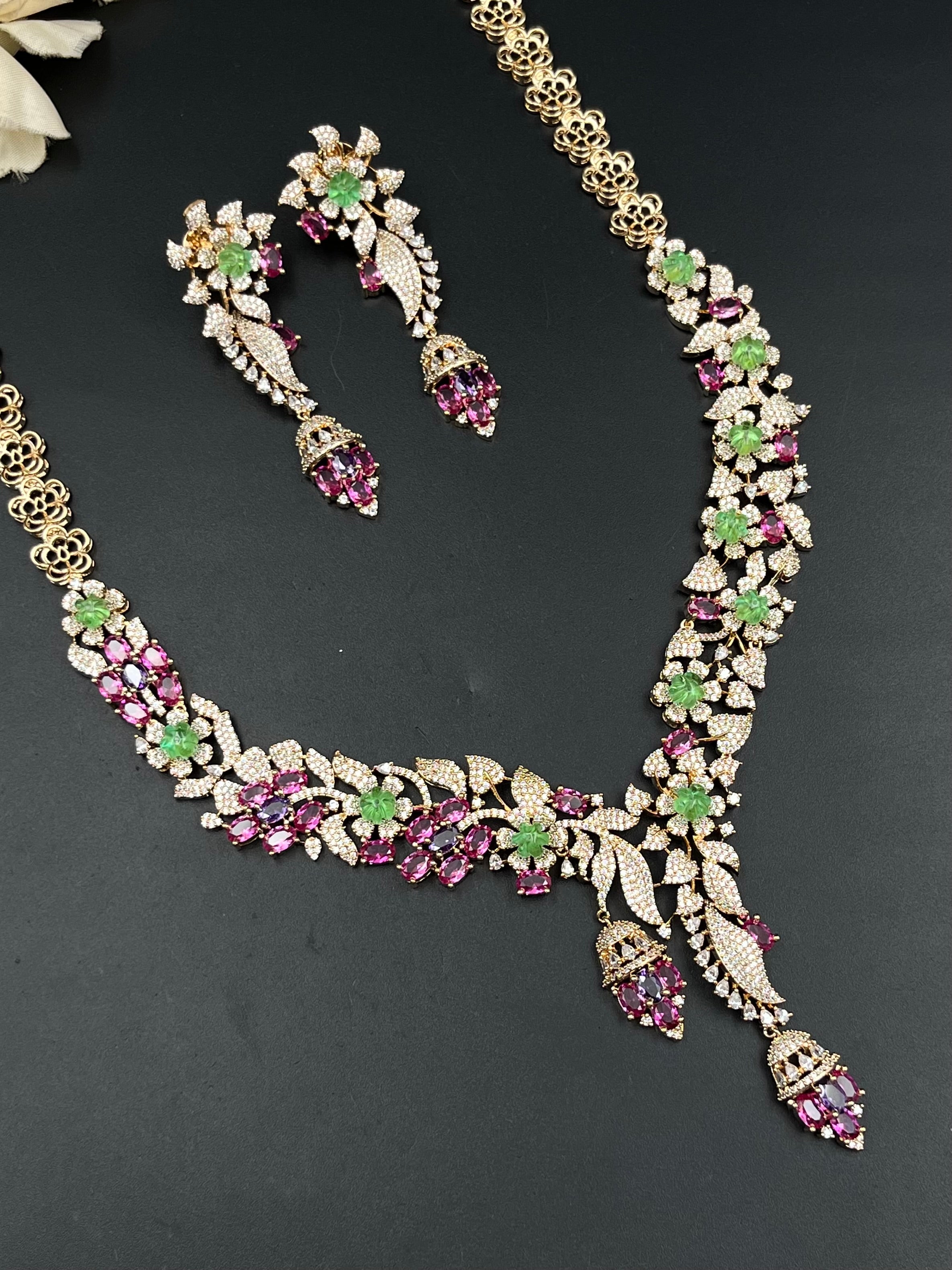 SONIKA NECKLACE