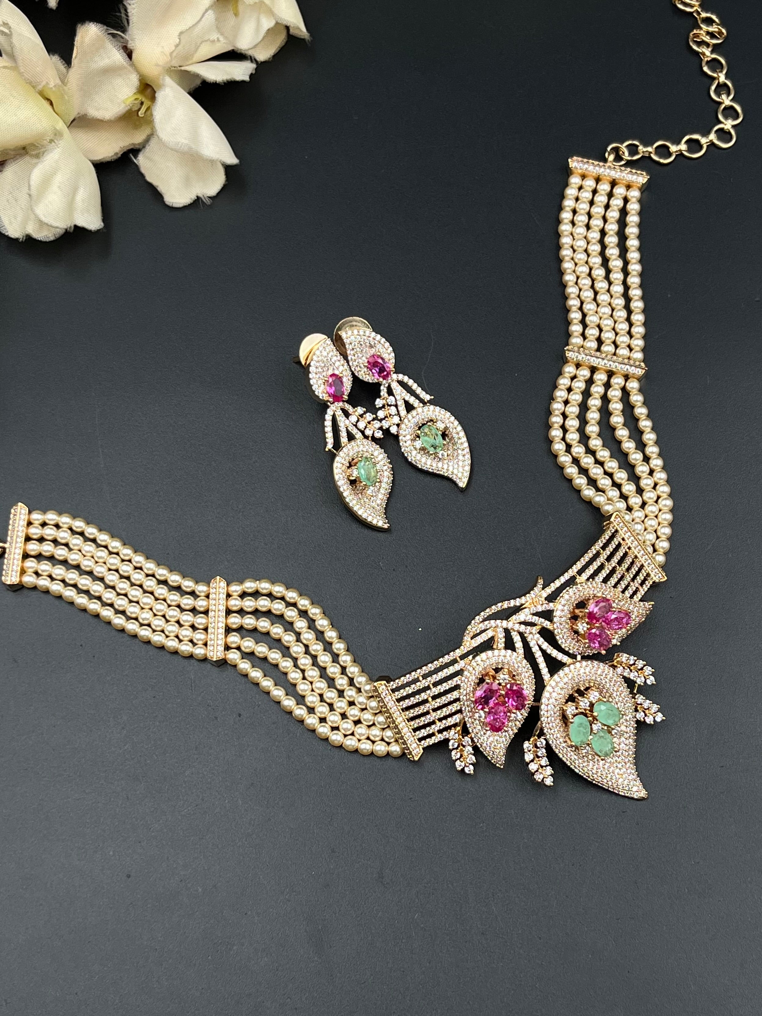JIYAT NECKLACE