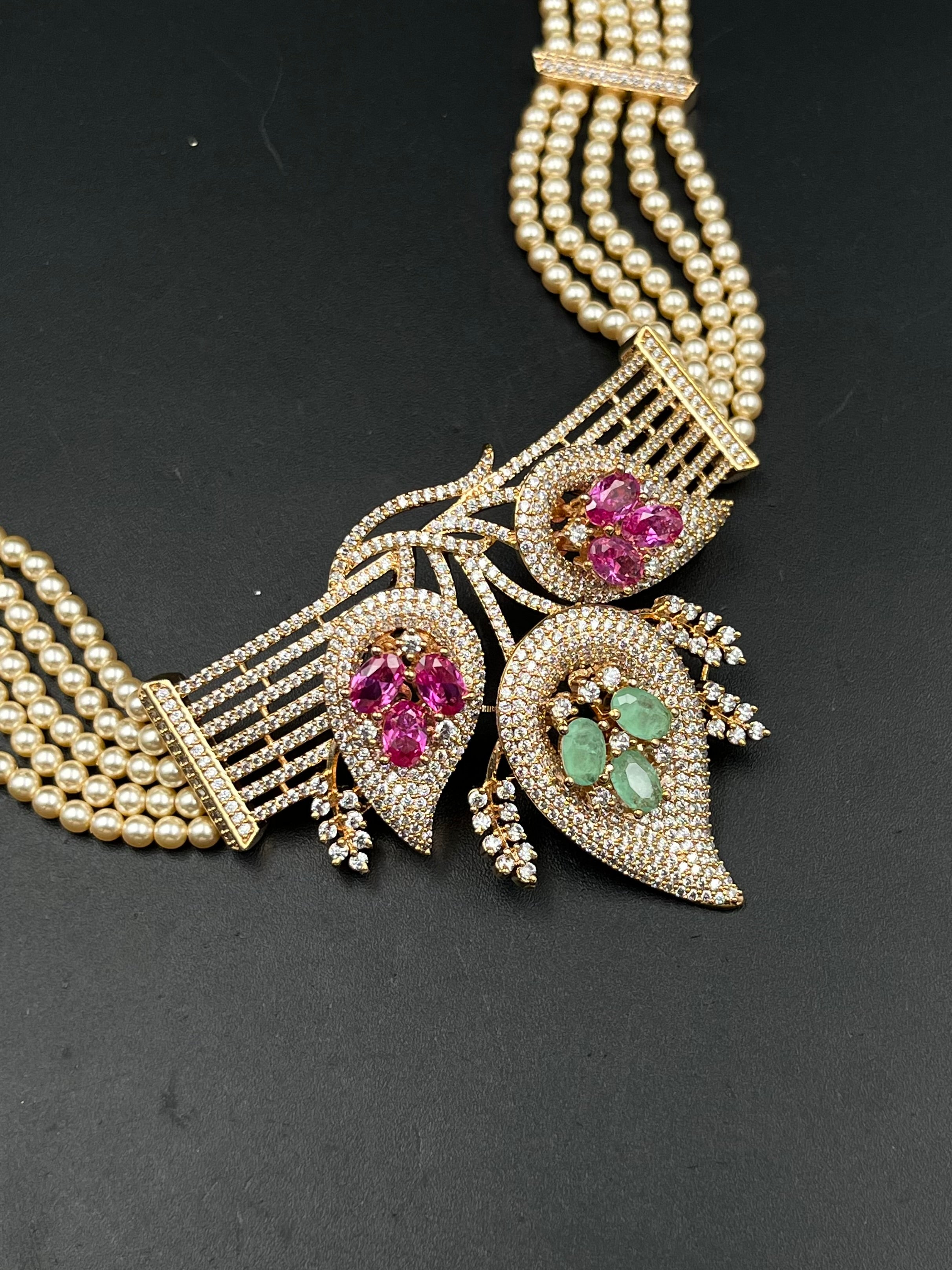 JIYAT NECKLACE