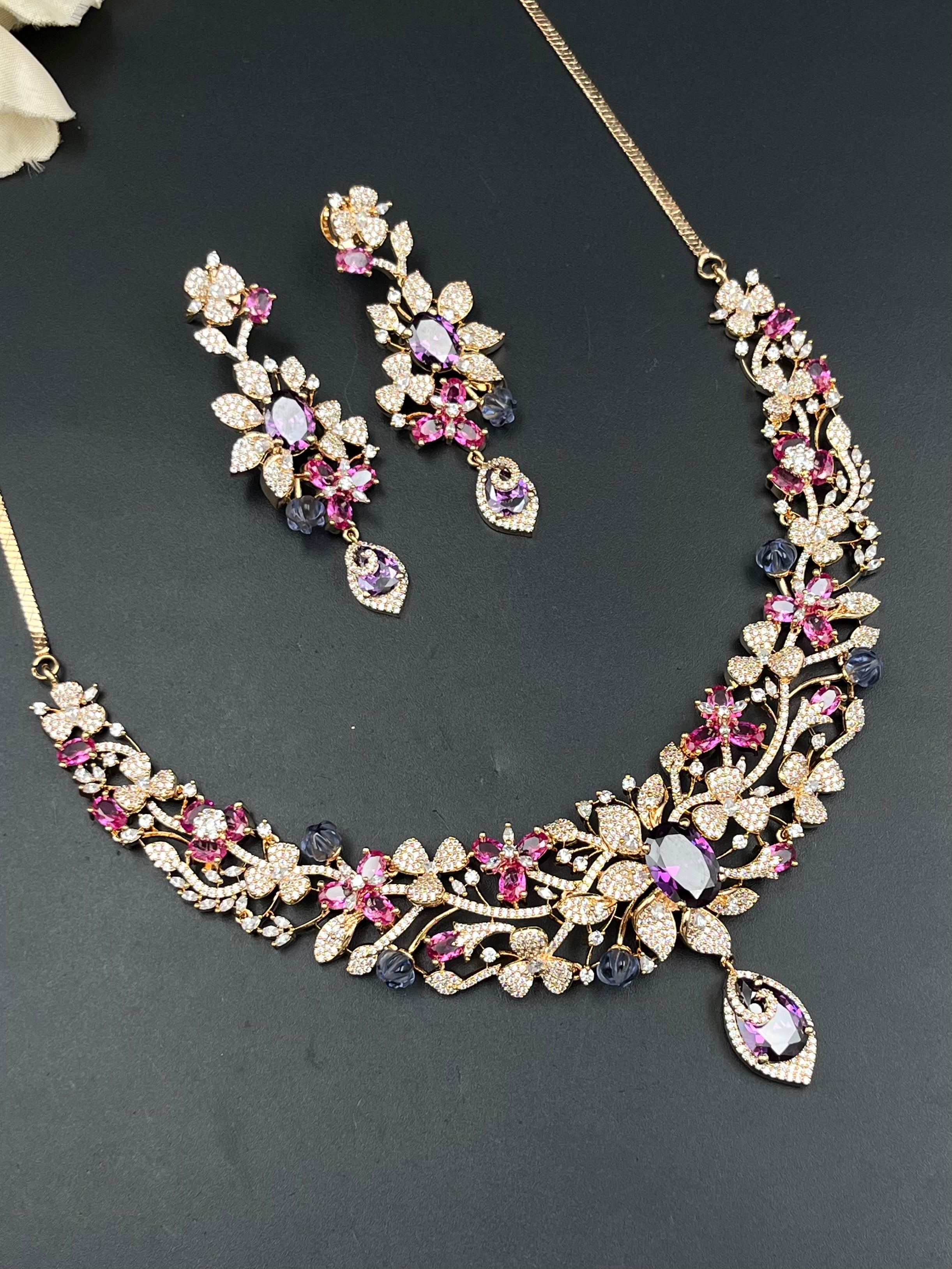 FITRAT NECKLACE