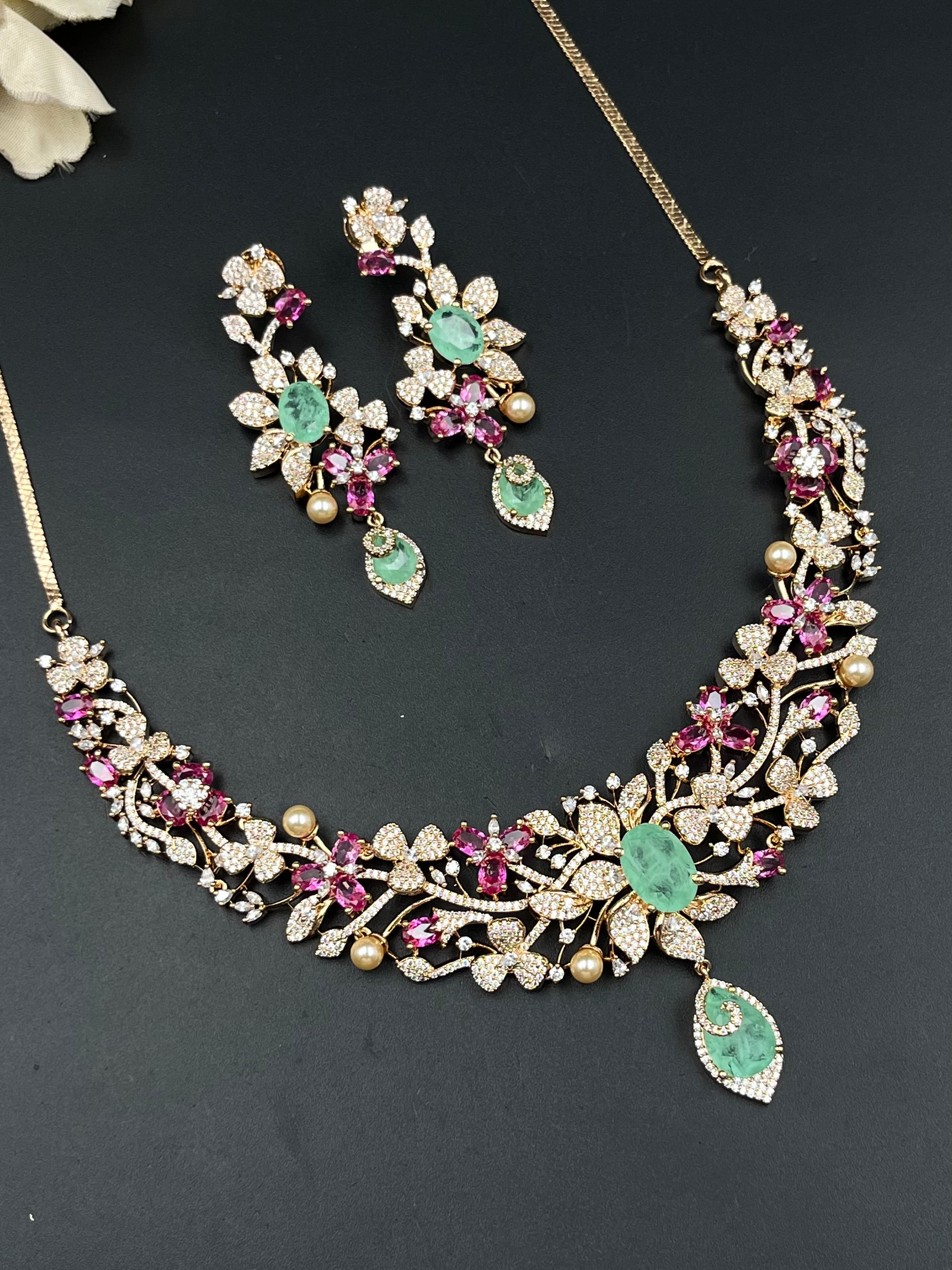 FITRAT NECKLACE