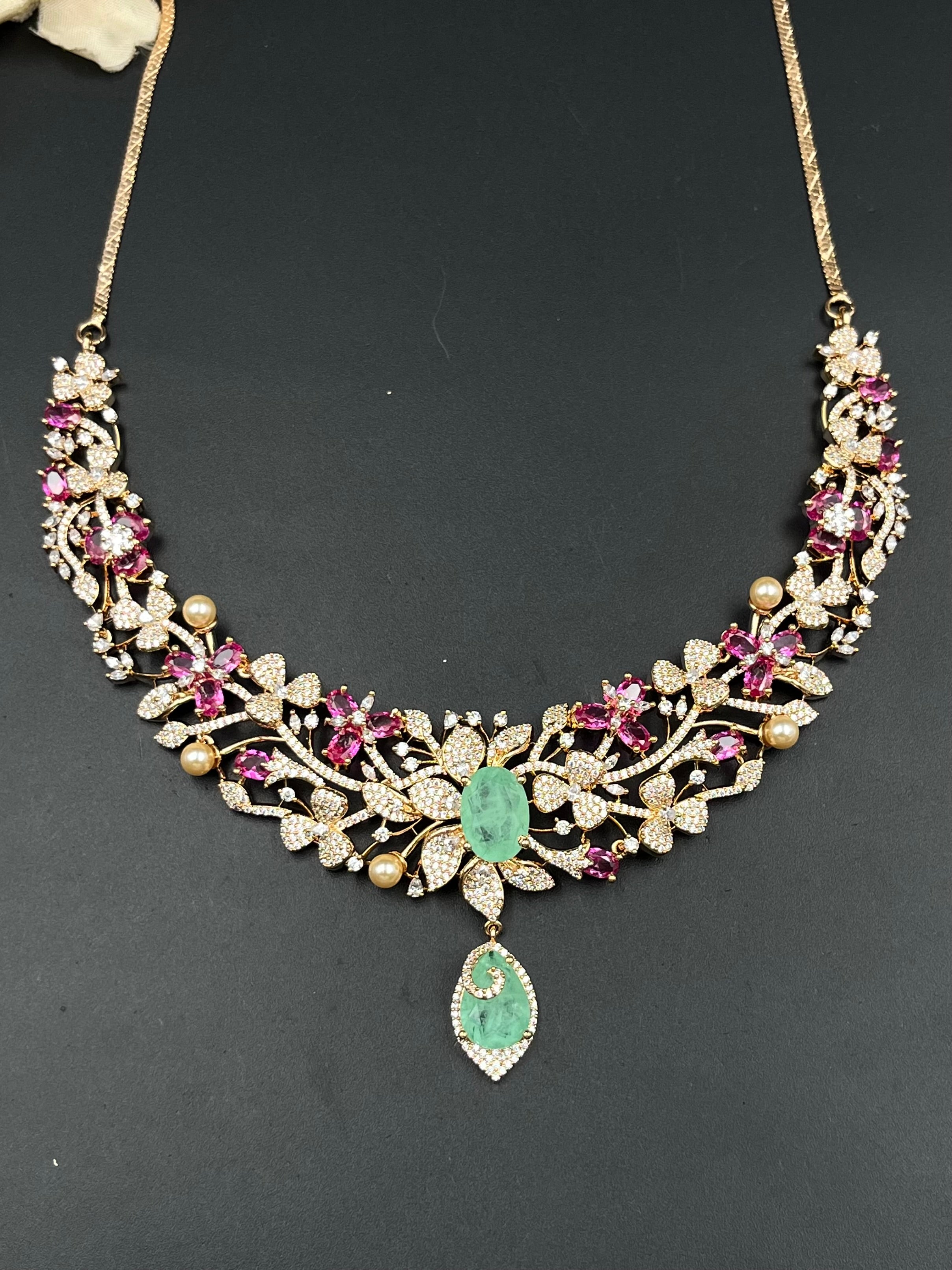 FITRAT NECKLACE