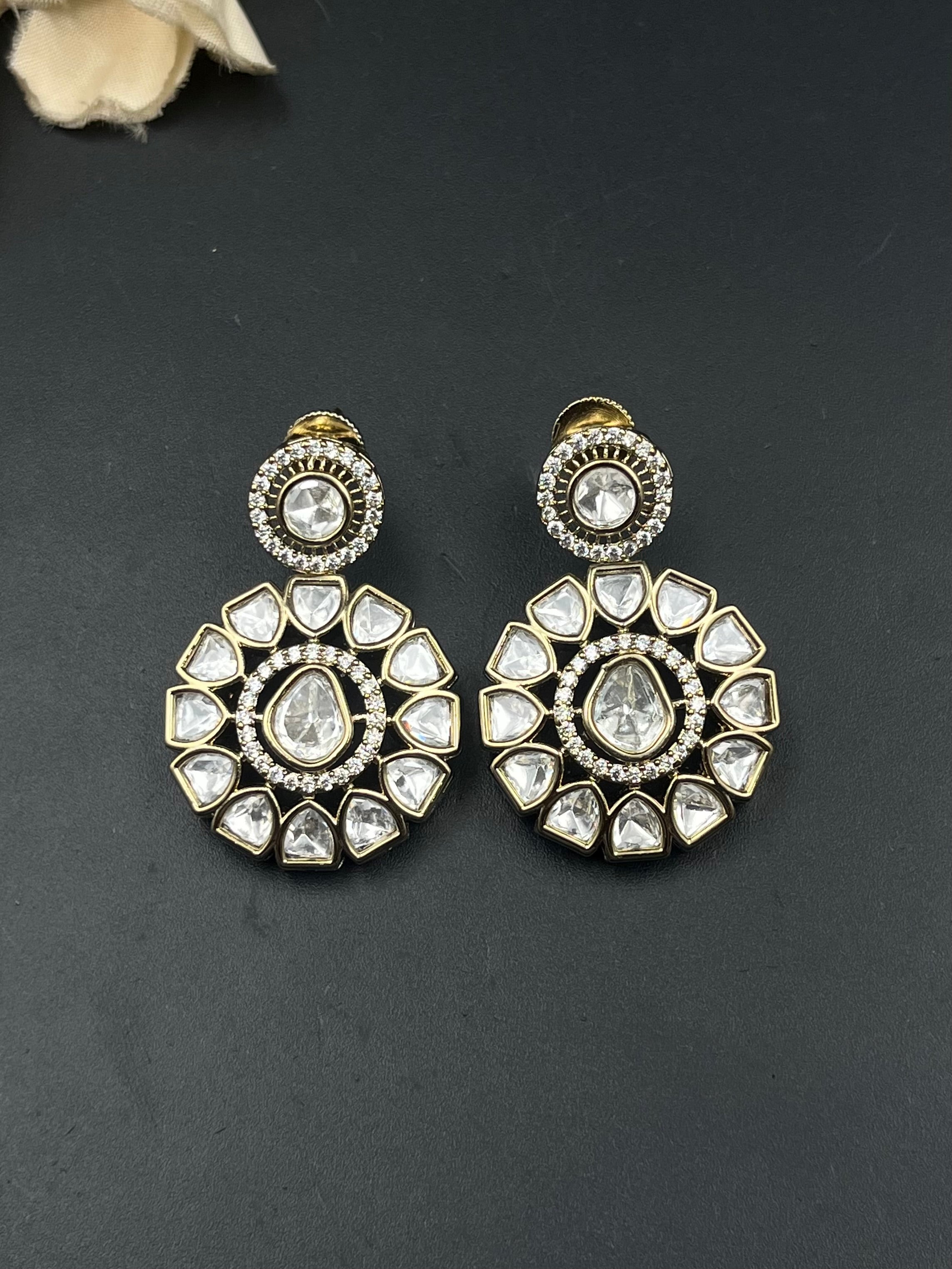 ZOHRA EARRING