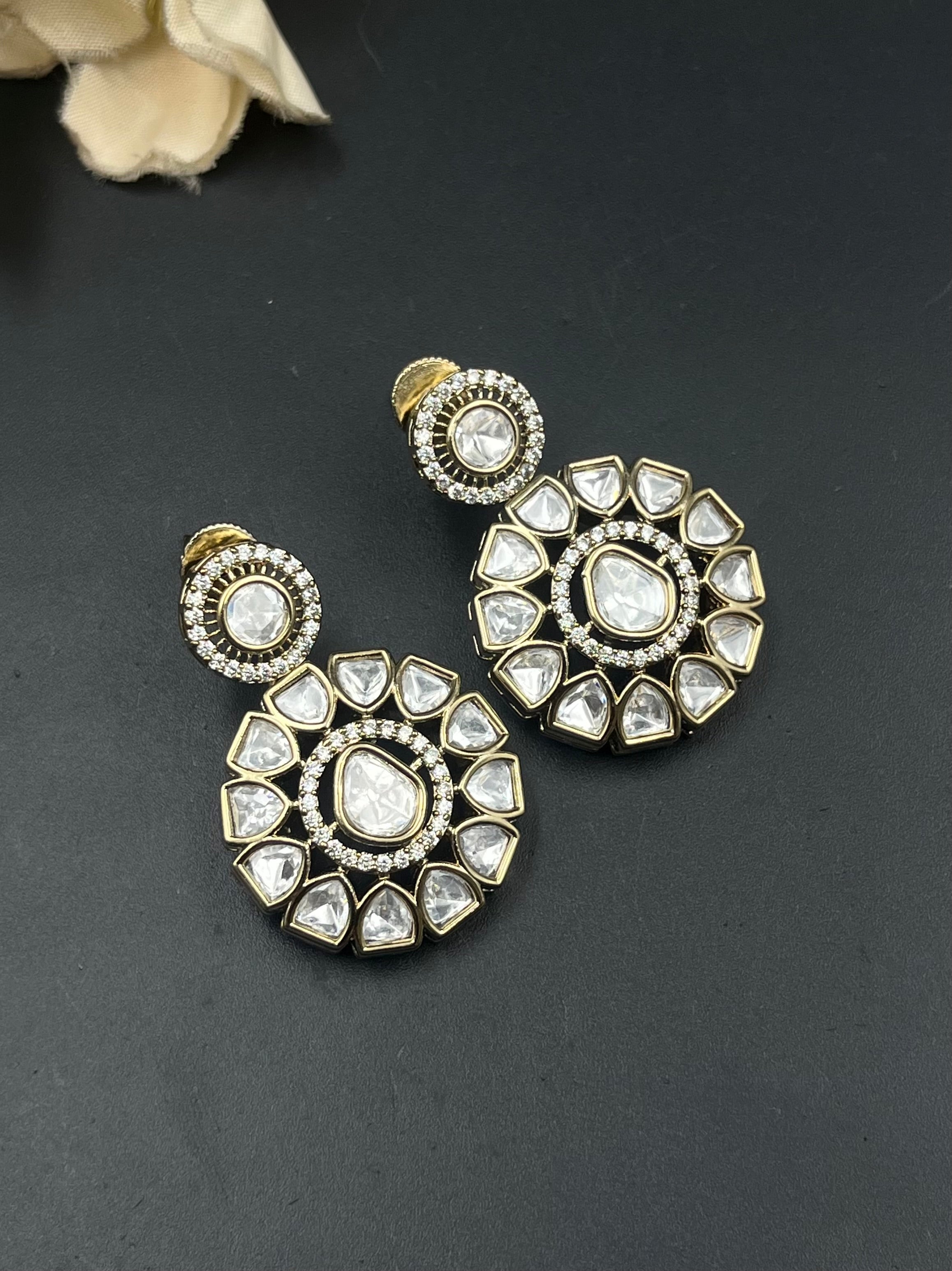 ZOHRA EARRING