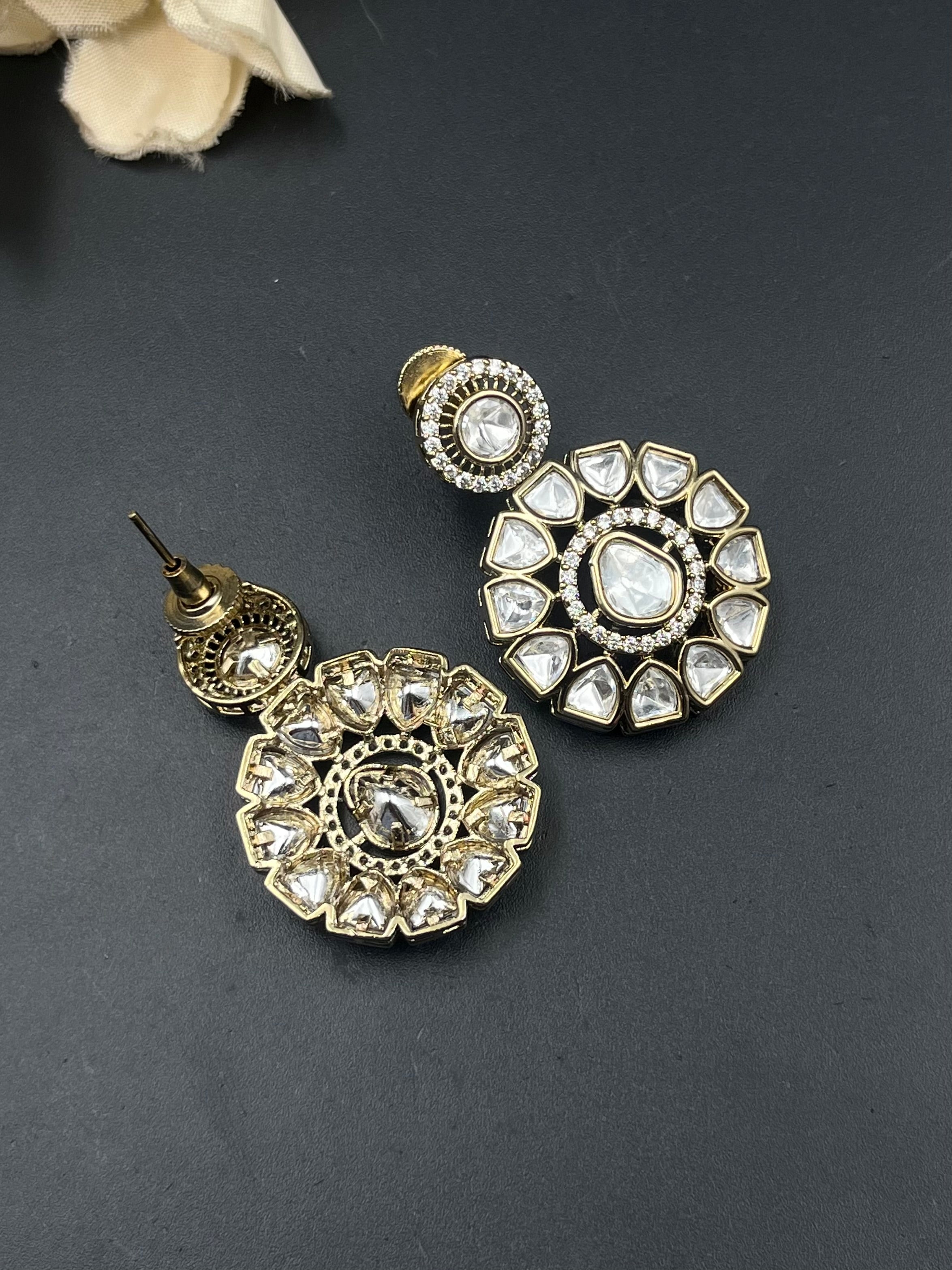 ZOHRA EARRING