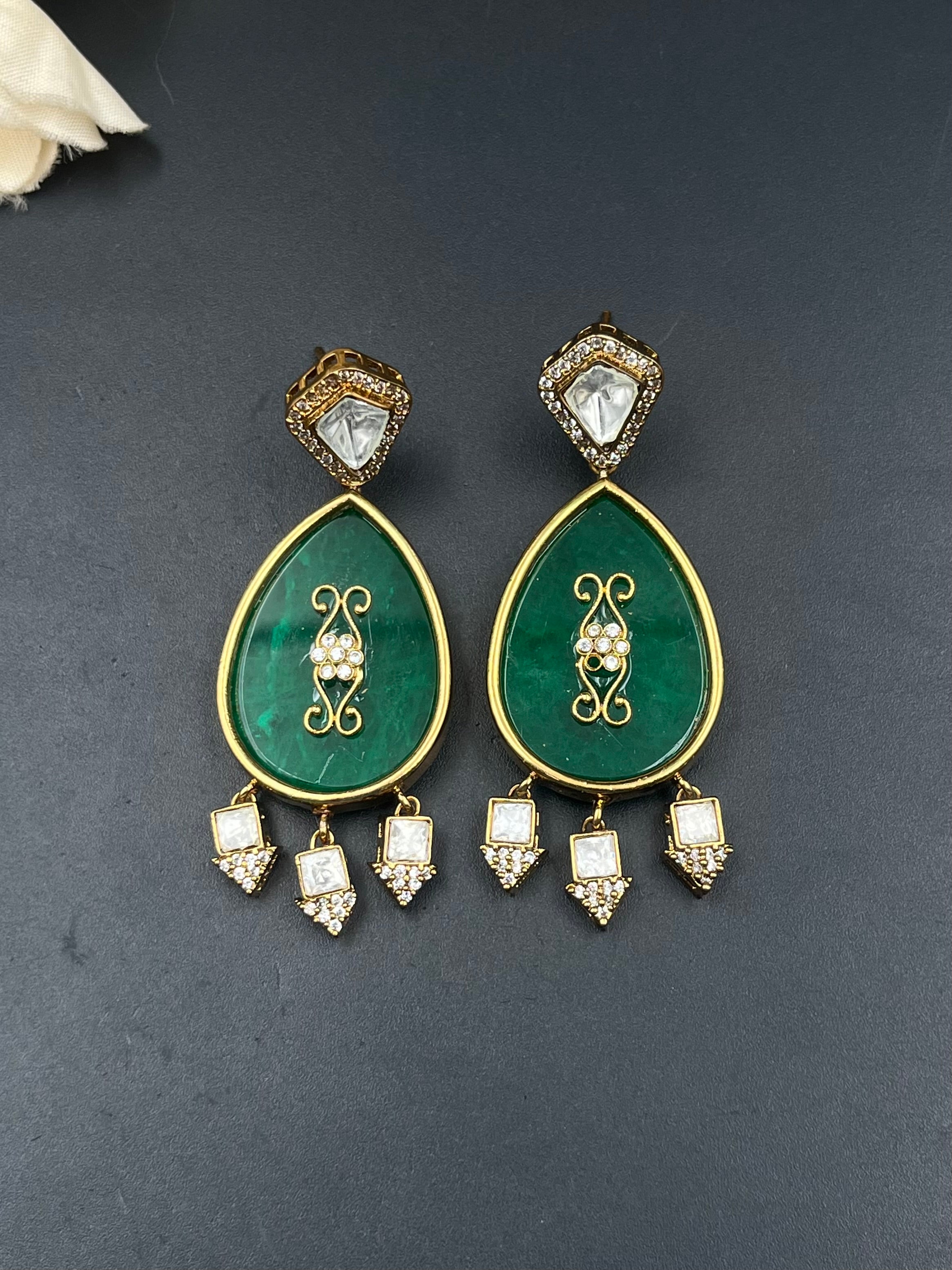 YUMNA EARRING