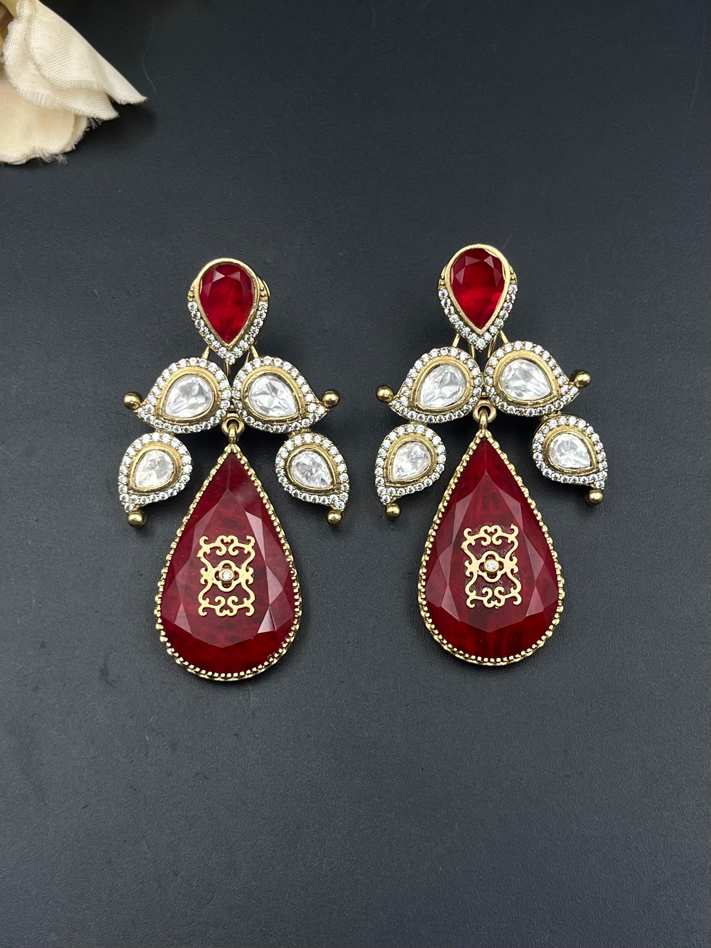 LAMYA EARRING