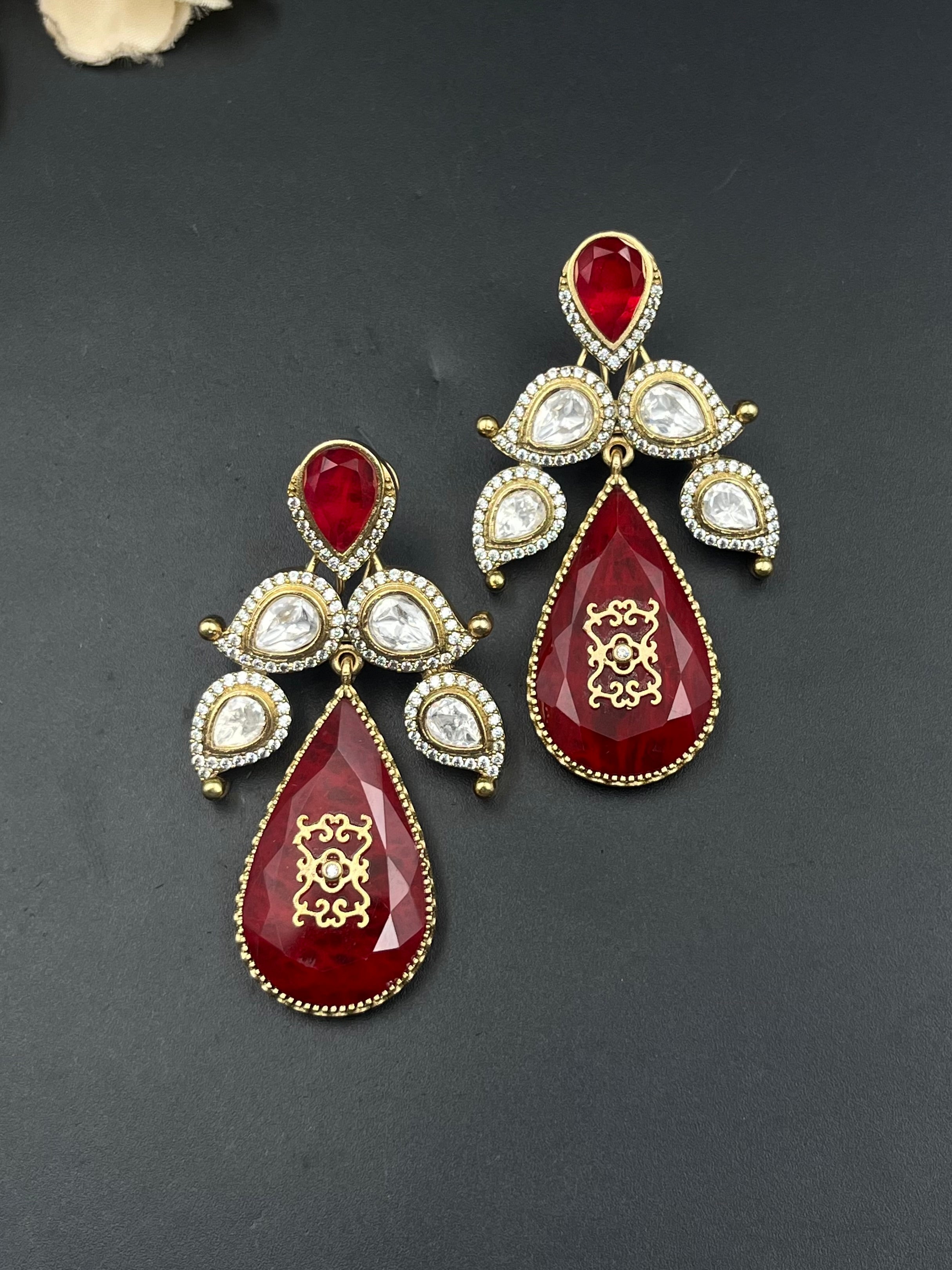 LAMYA EARRING