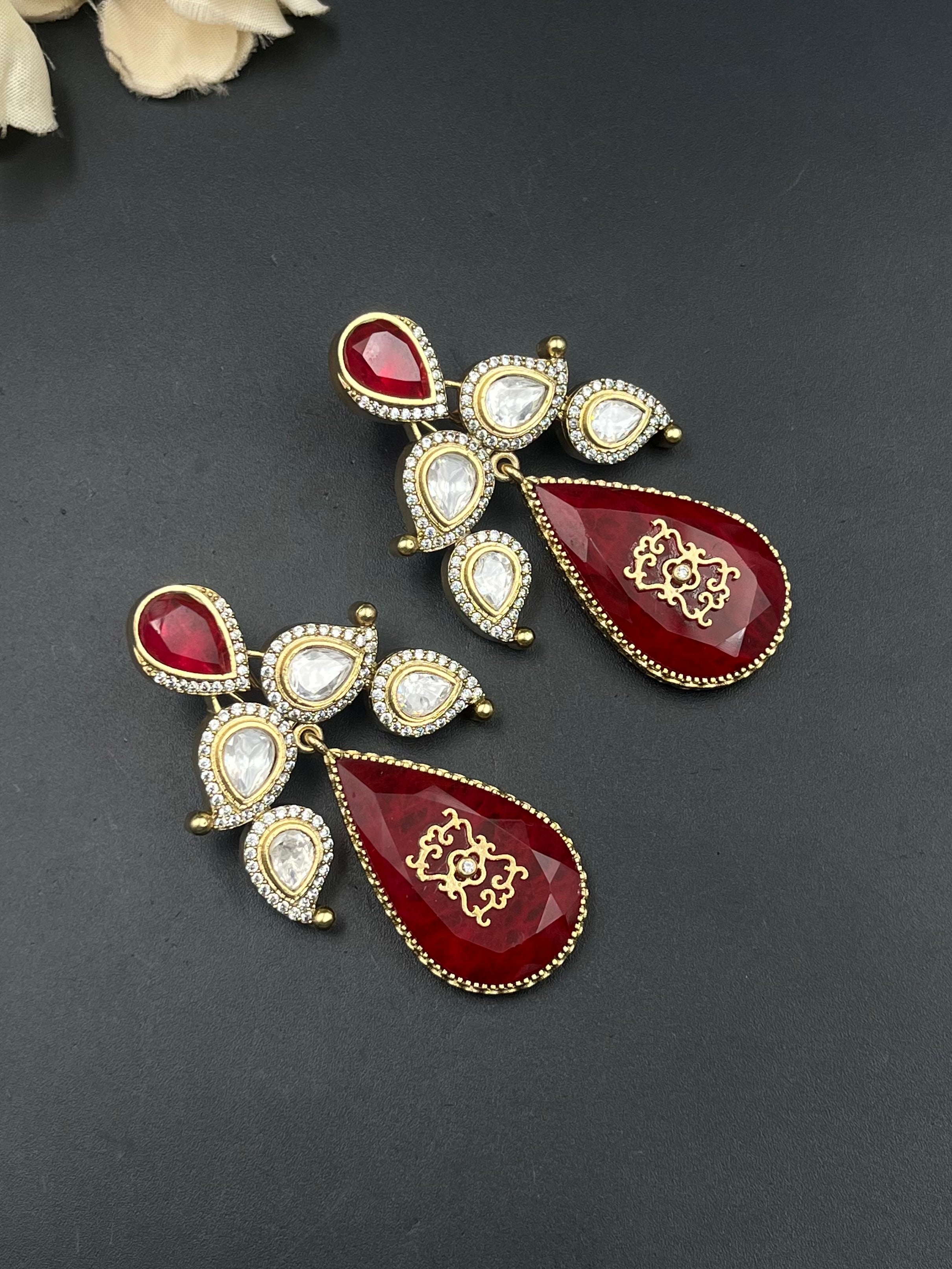 LAMYA EARRING