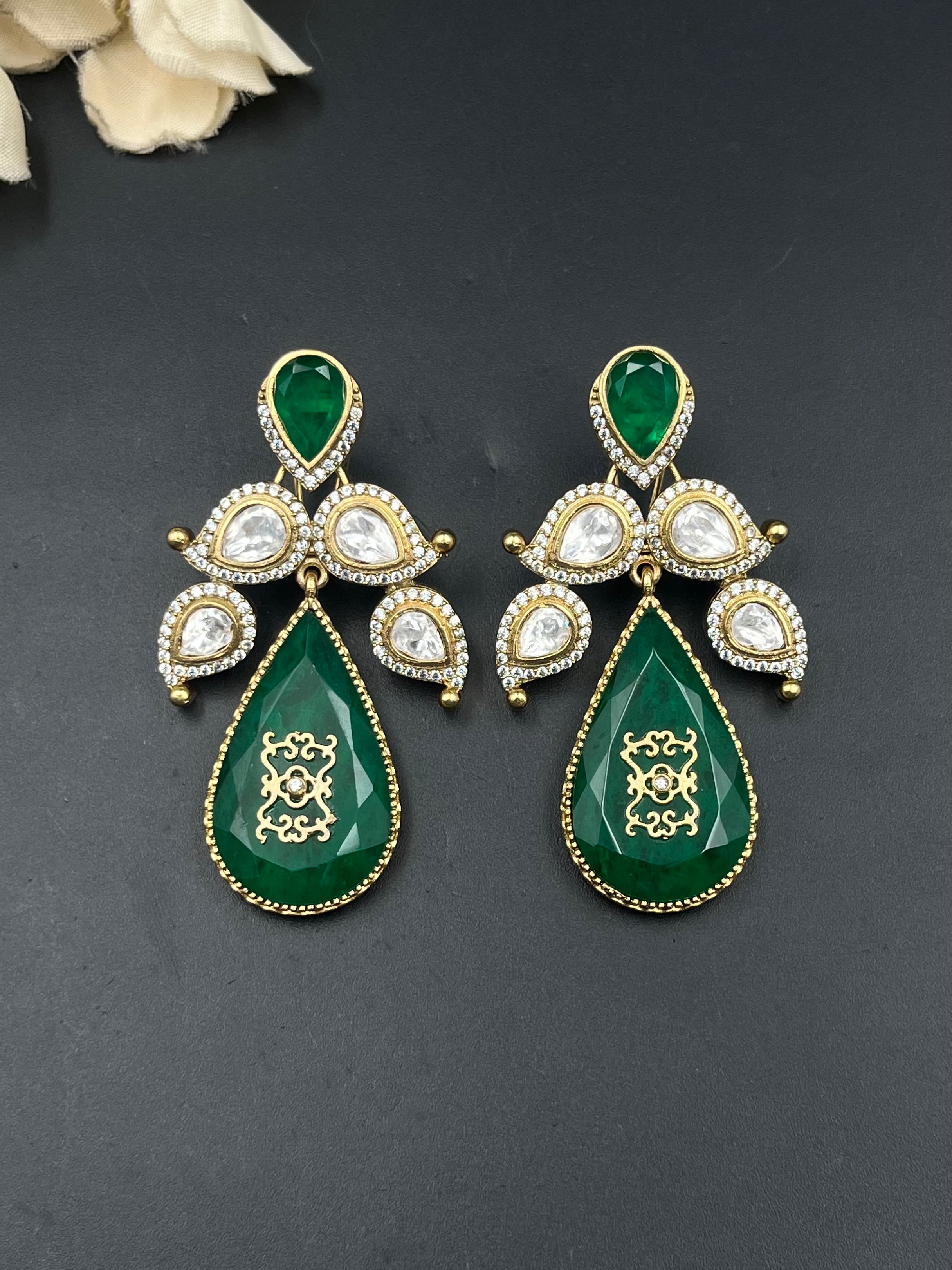 LAMYA EARRING