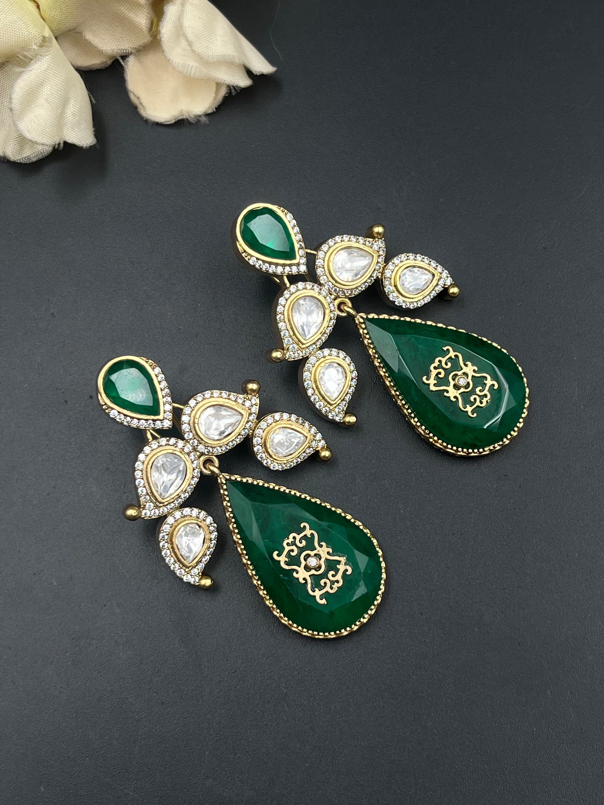 LAMYA EARRING