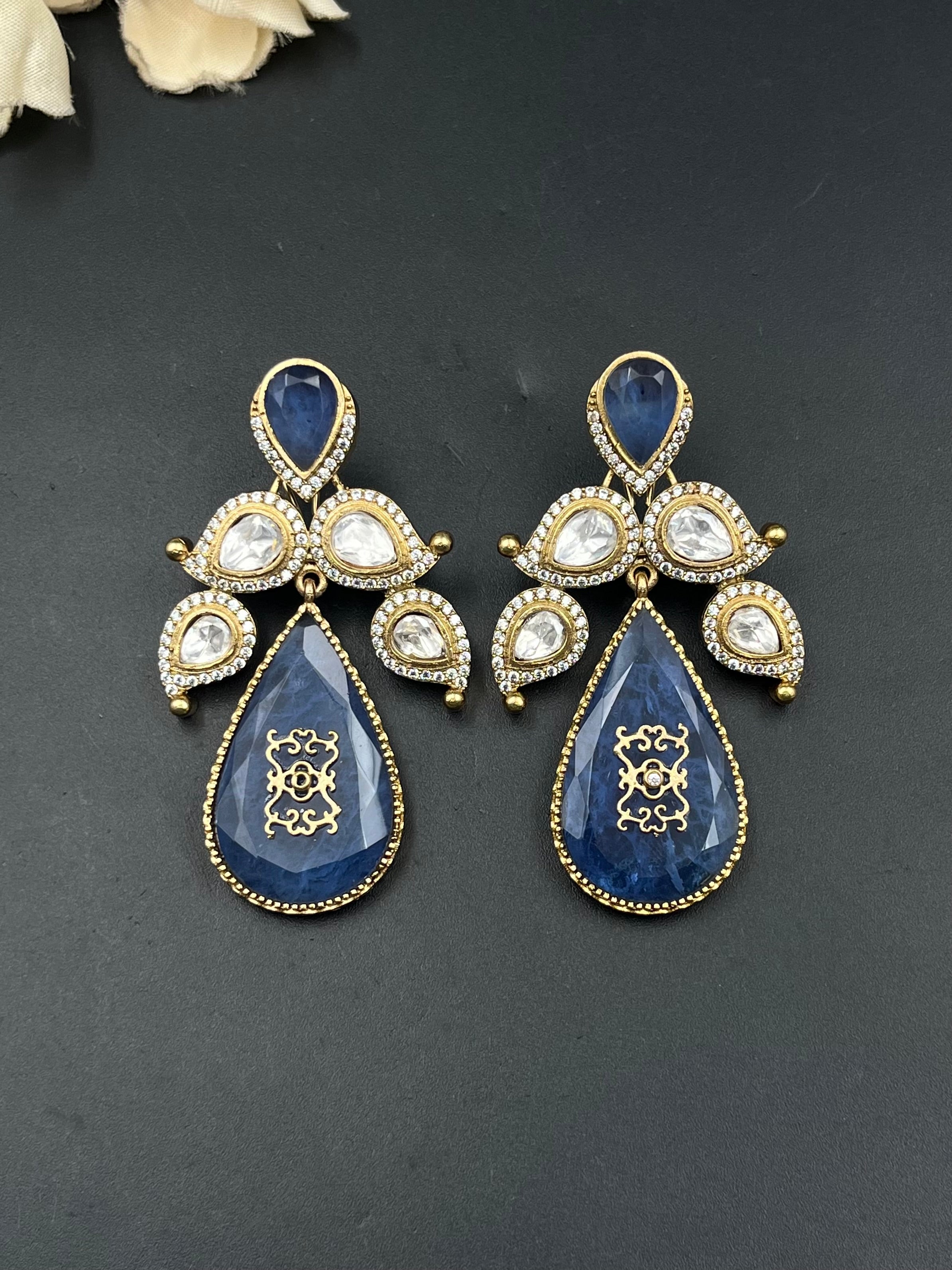 LAMYA EARRING