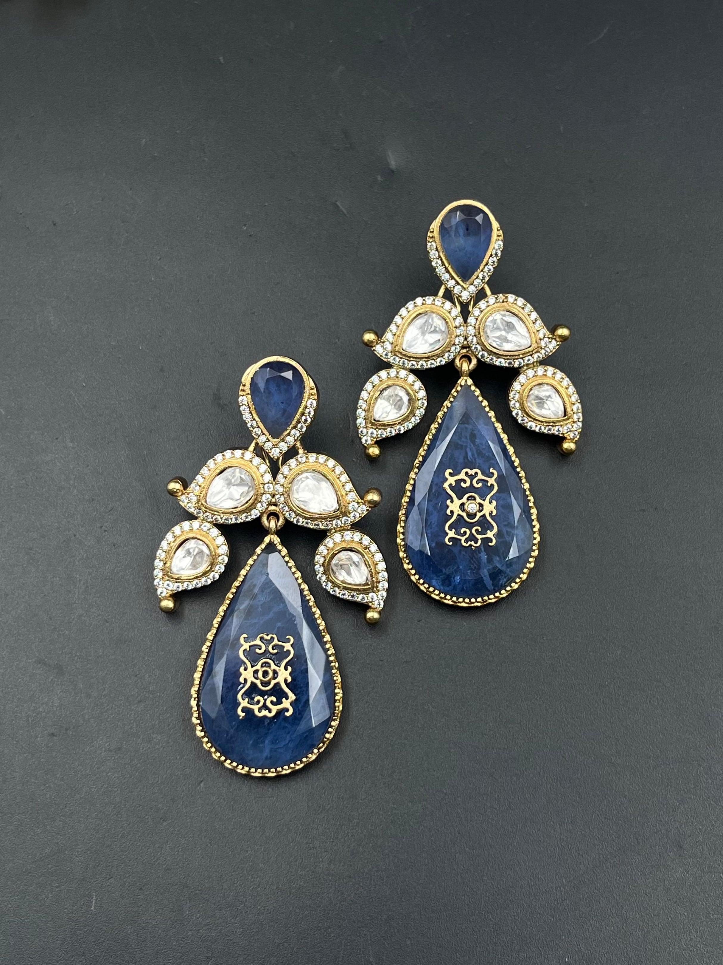 LAMYA EARRING