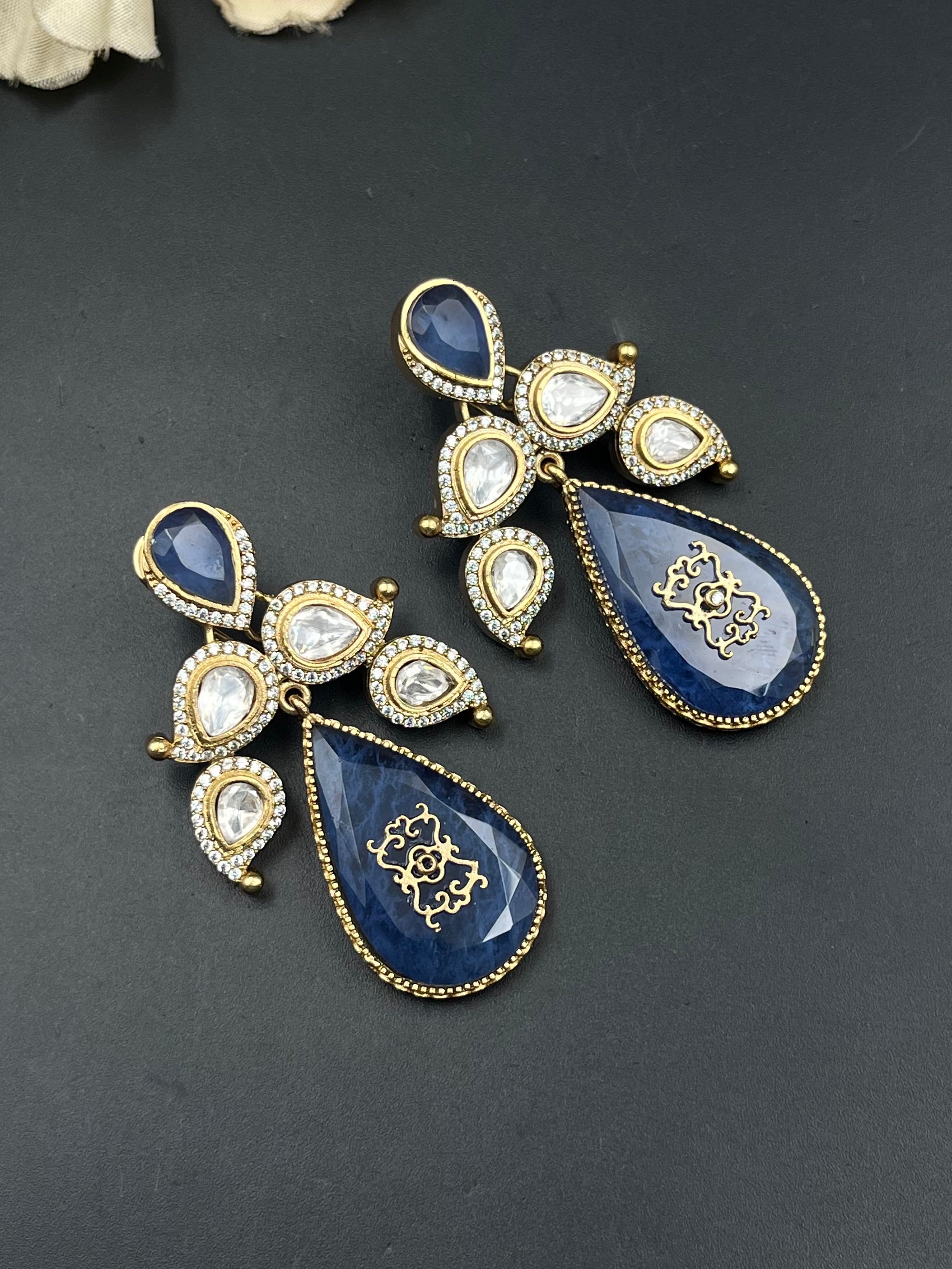 LAMYA EARRING