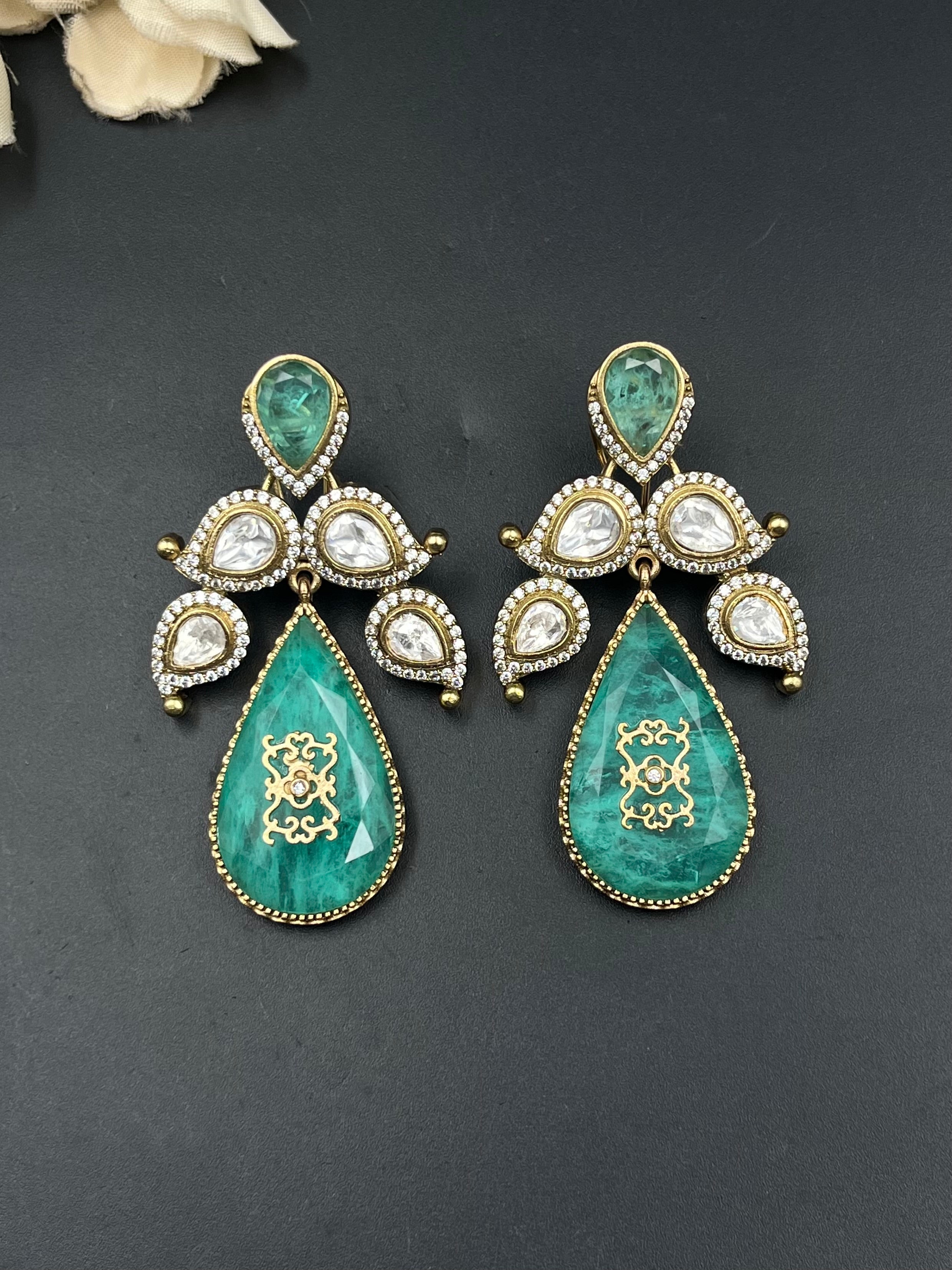 LAMYA EARRING