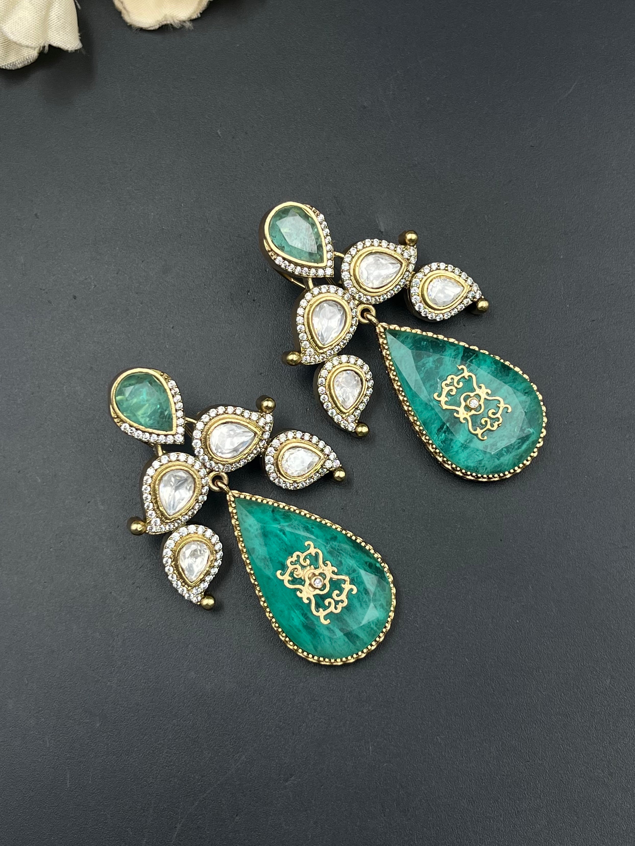 LAMYA EARRING