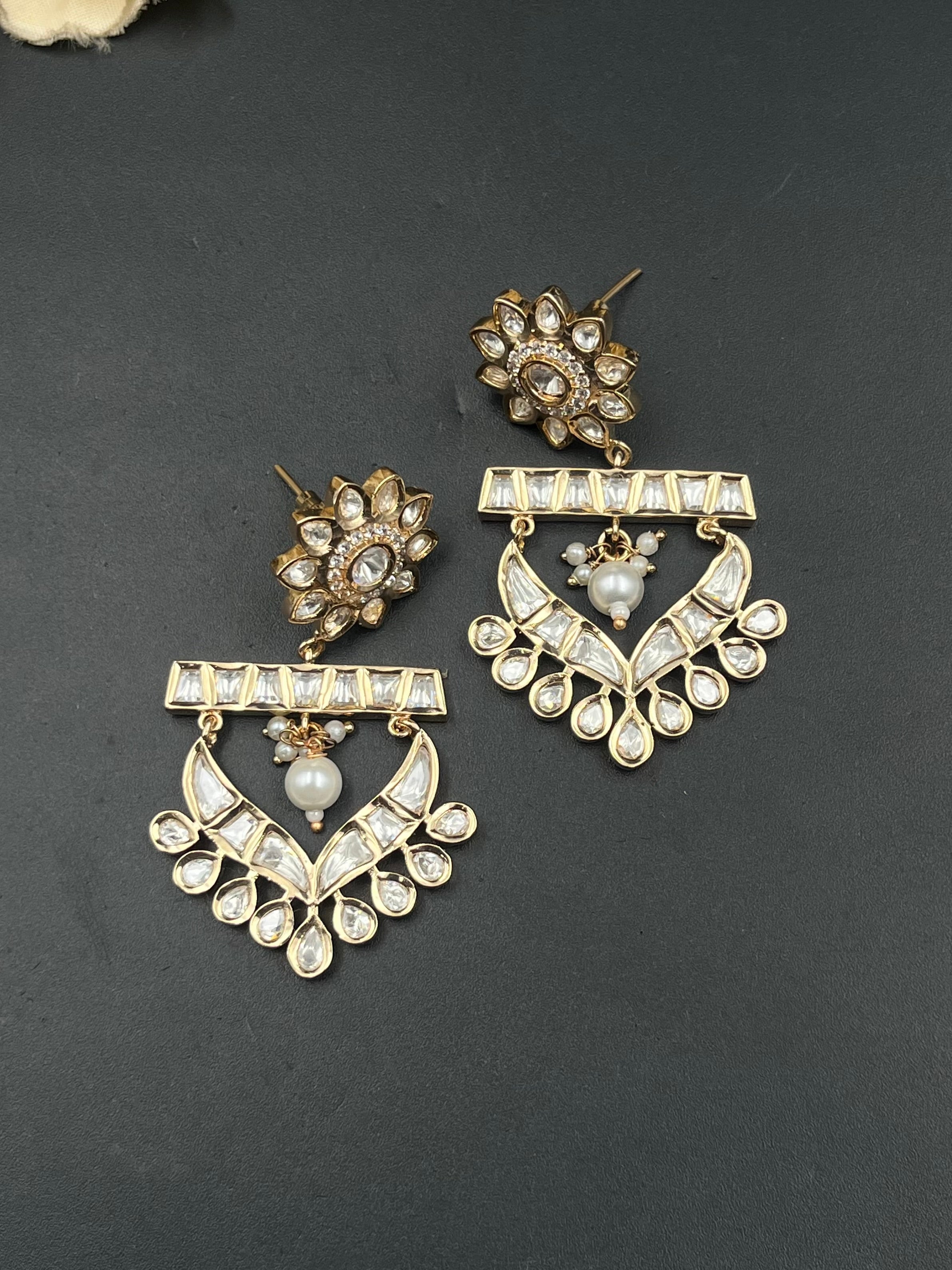 HIYLA EARRING