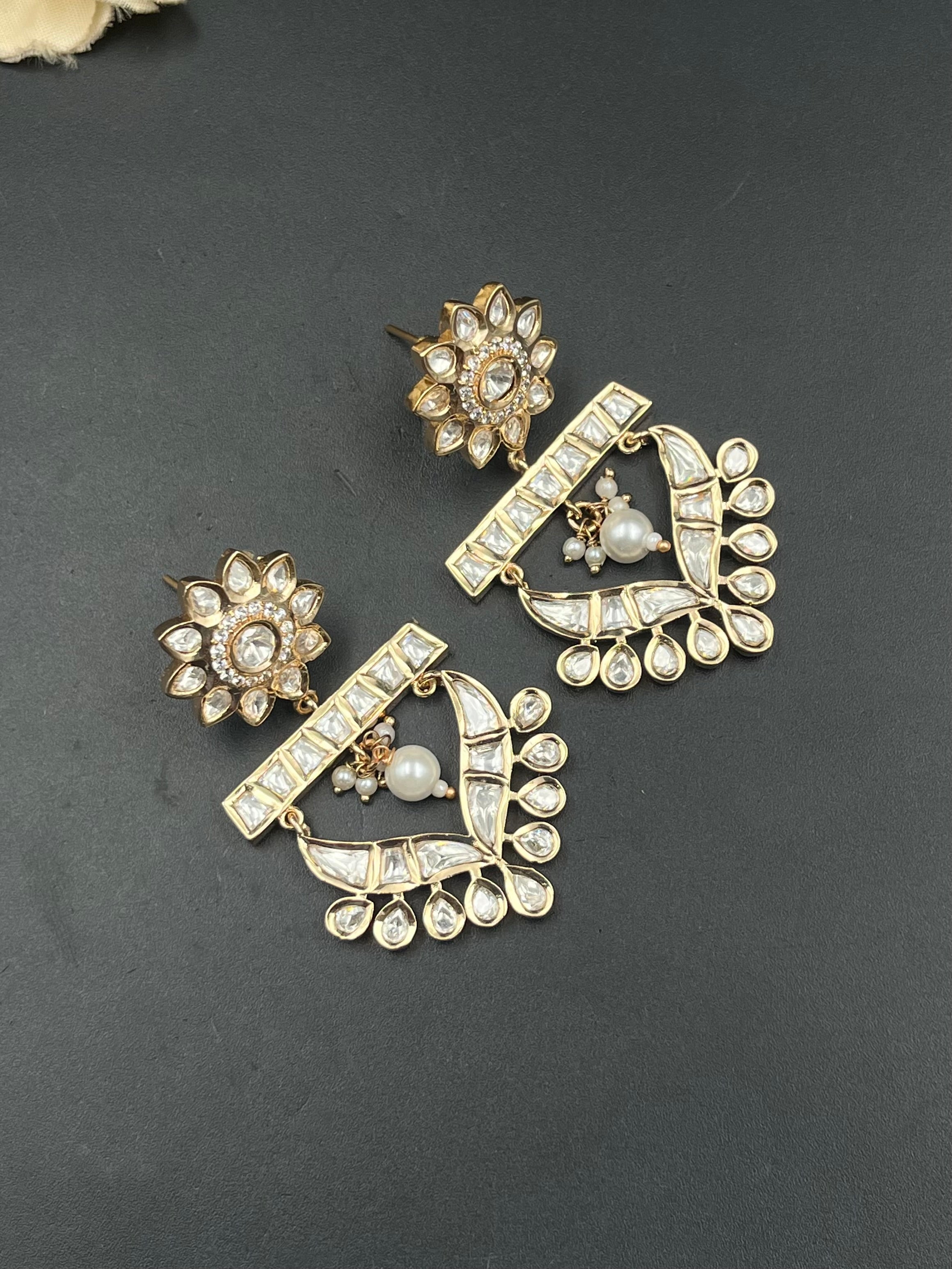 HIYLA EARRING