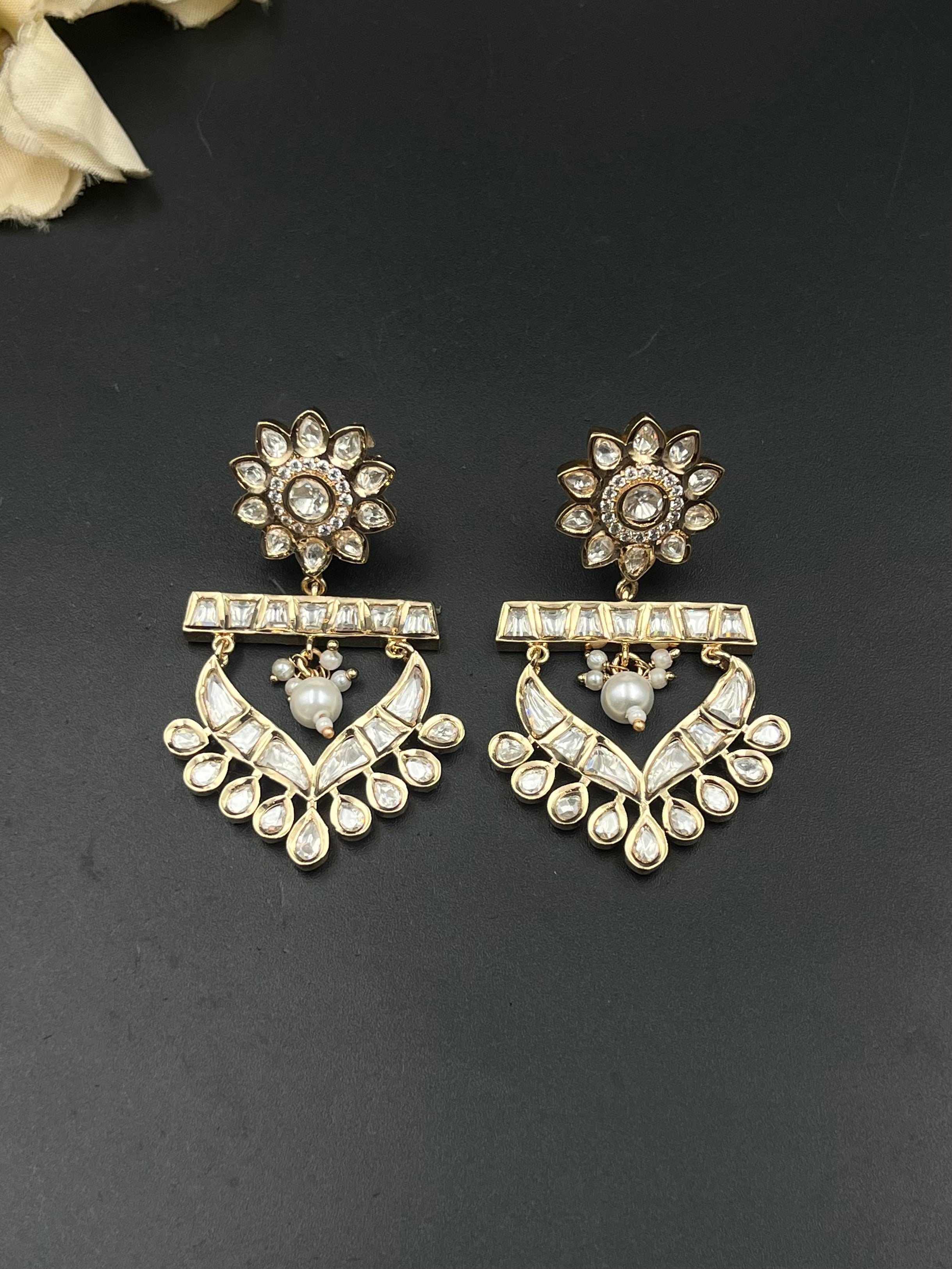 HIYLA EARRING