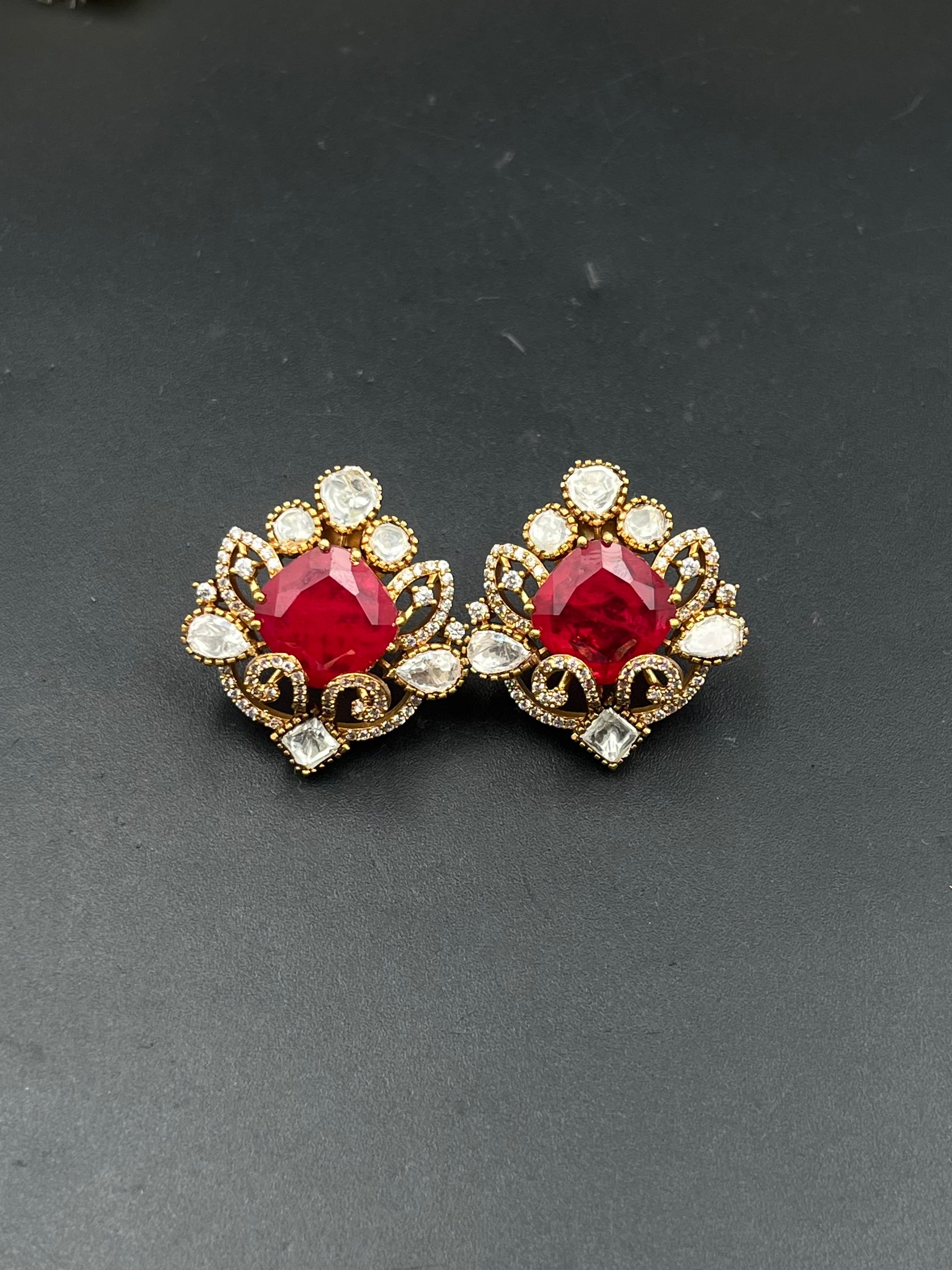 LATIFA EARRING