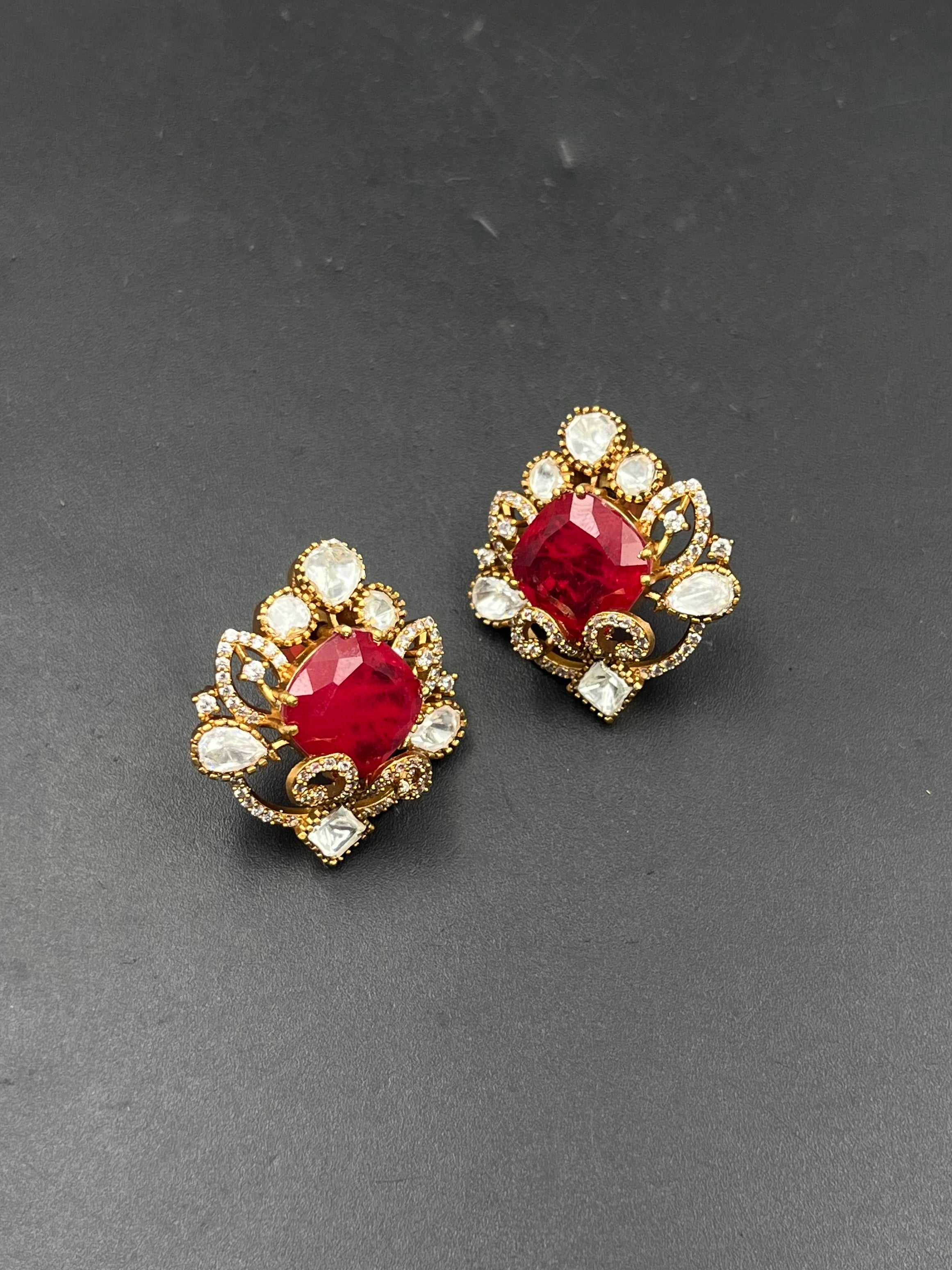 LATIFA EARRING