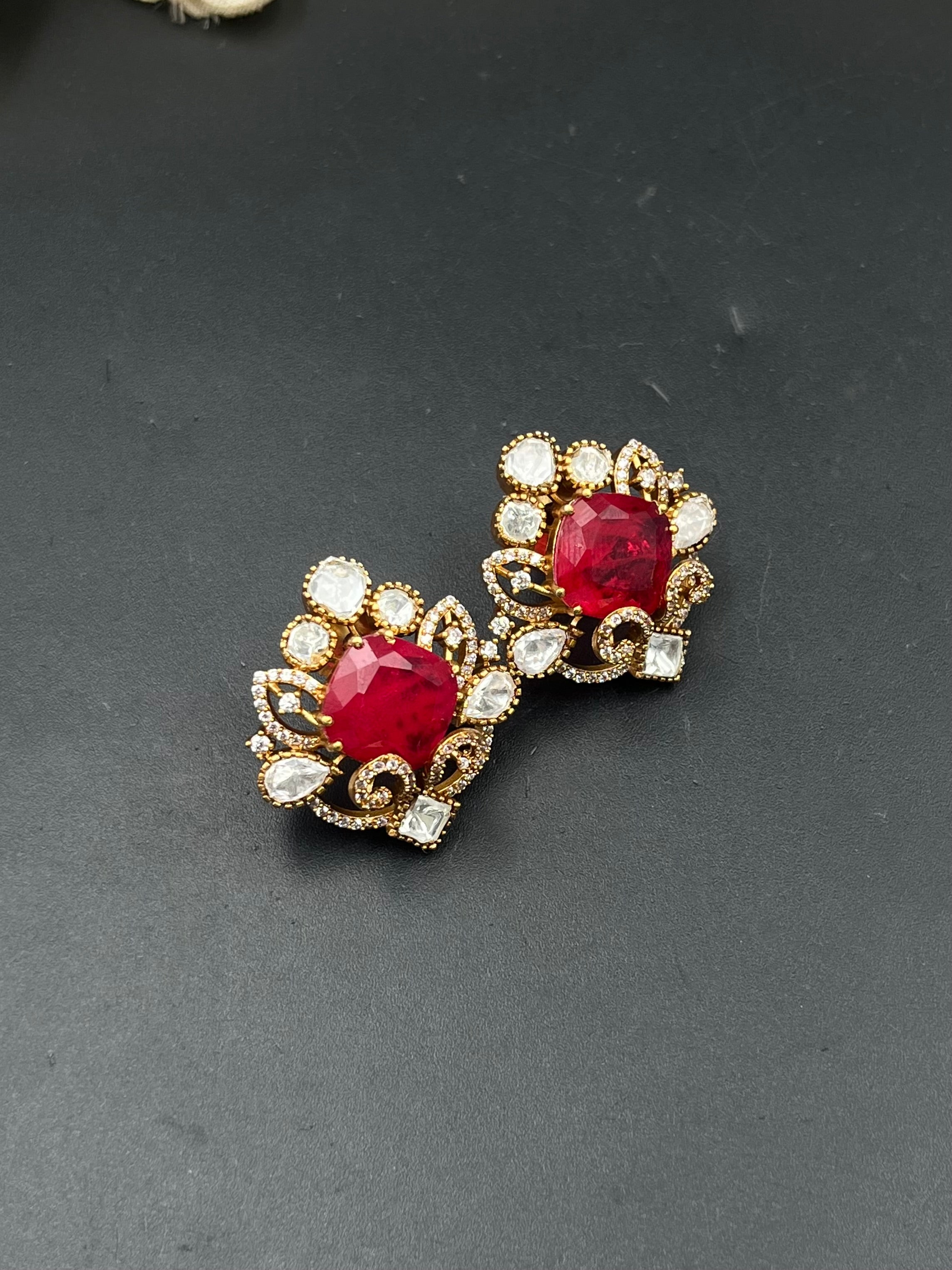 LATIFA EARRING