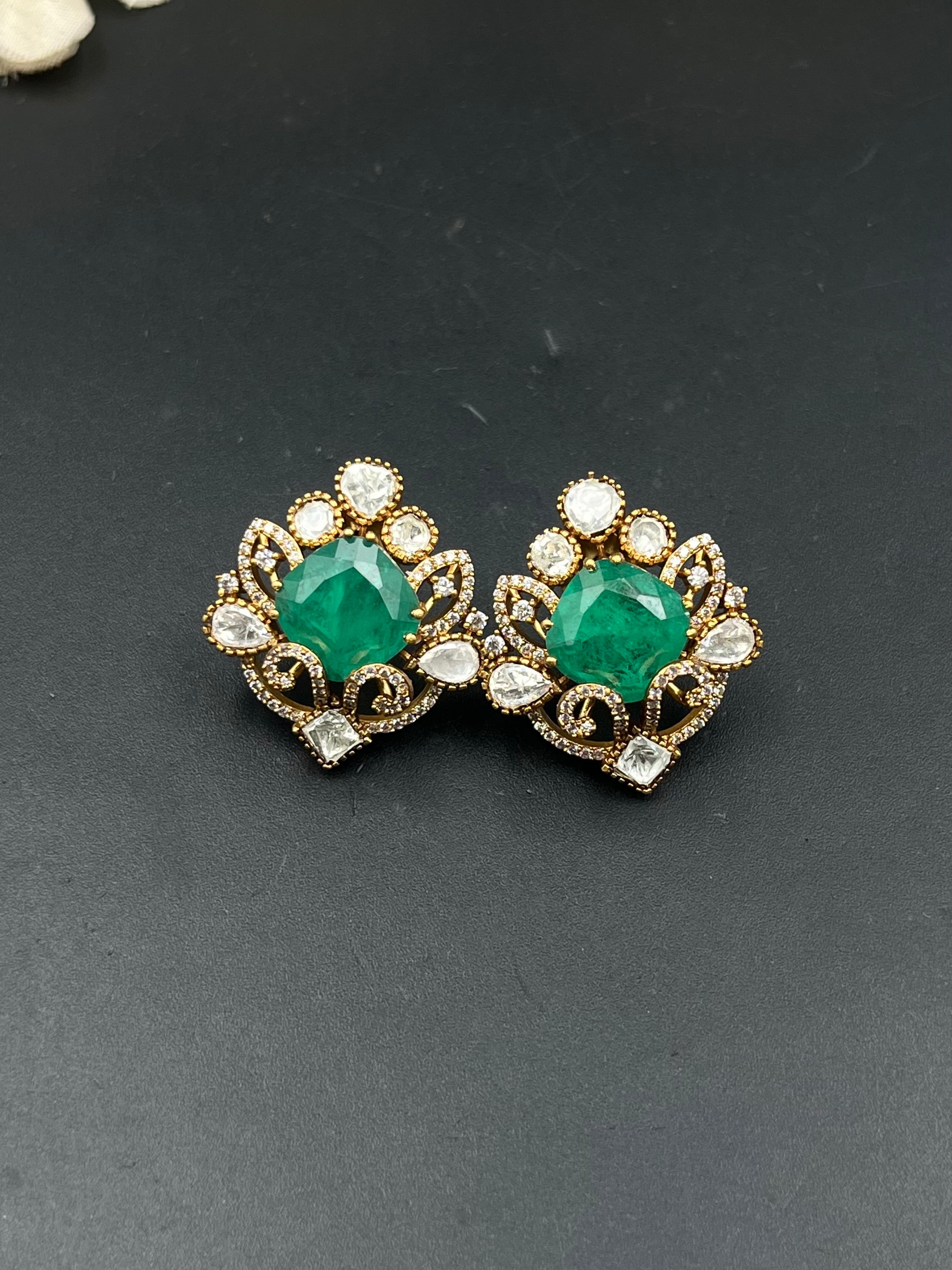 LATIFA EARRING