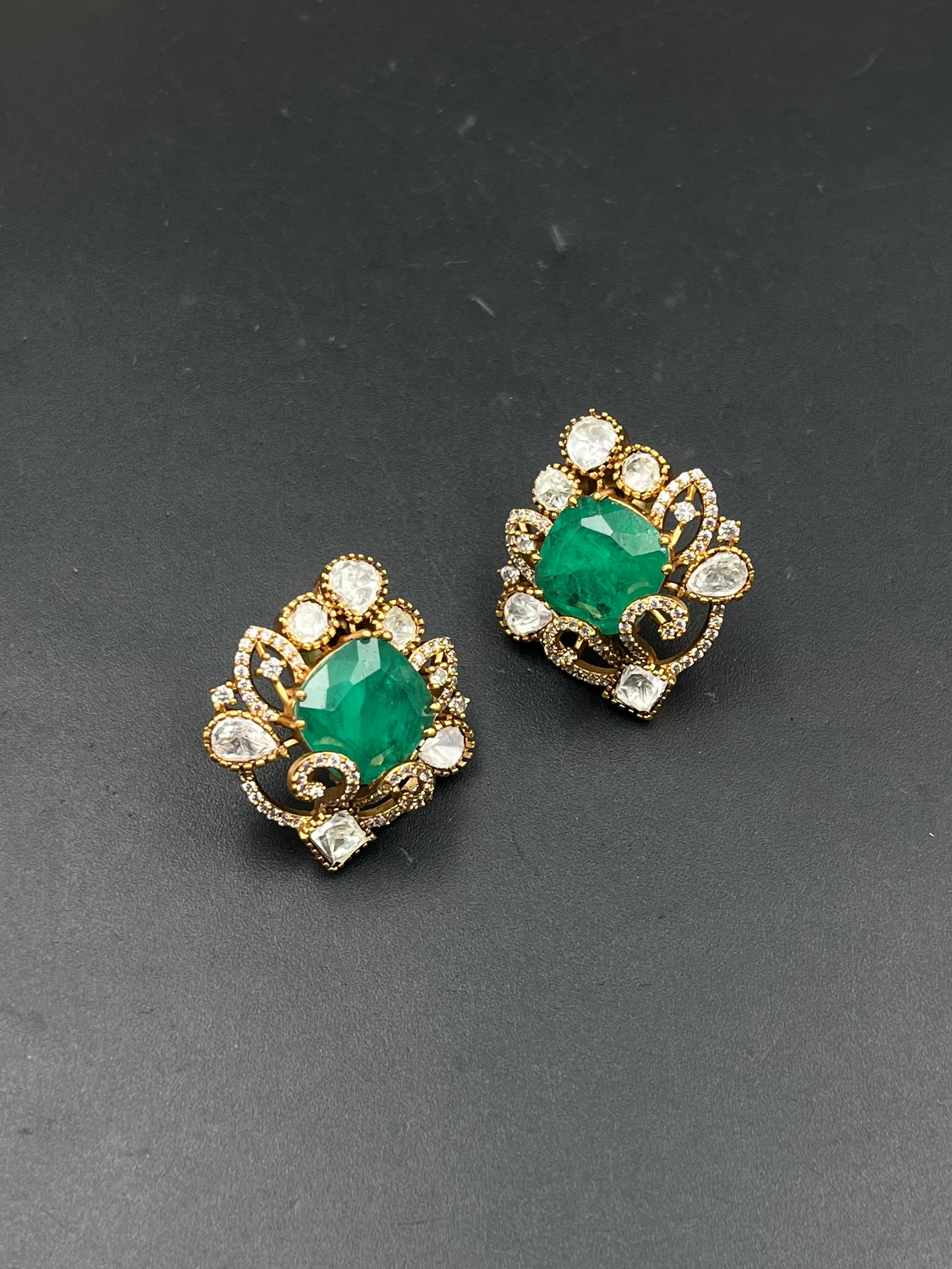 LATIFA EARRING