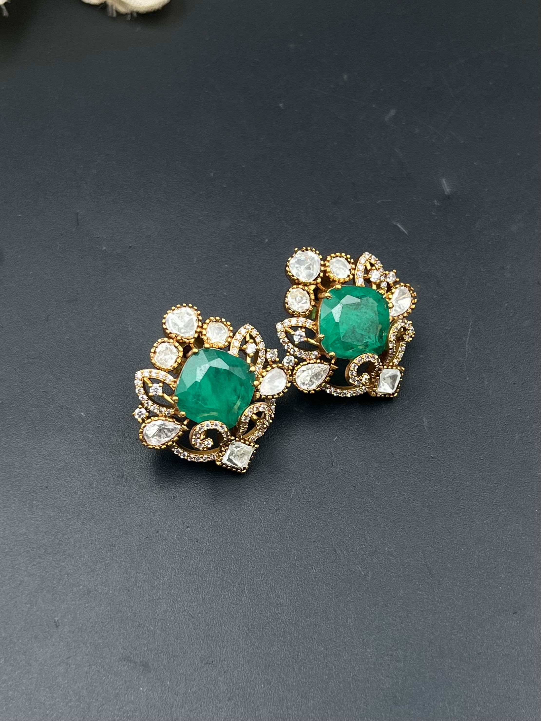 LATIFA EARRING