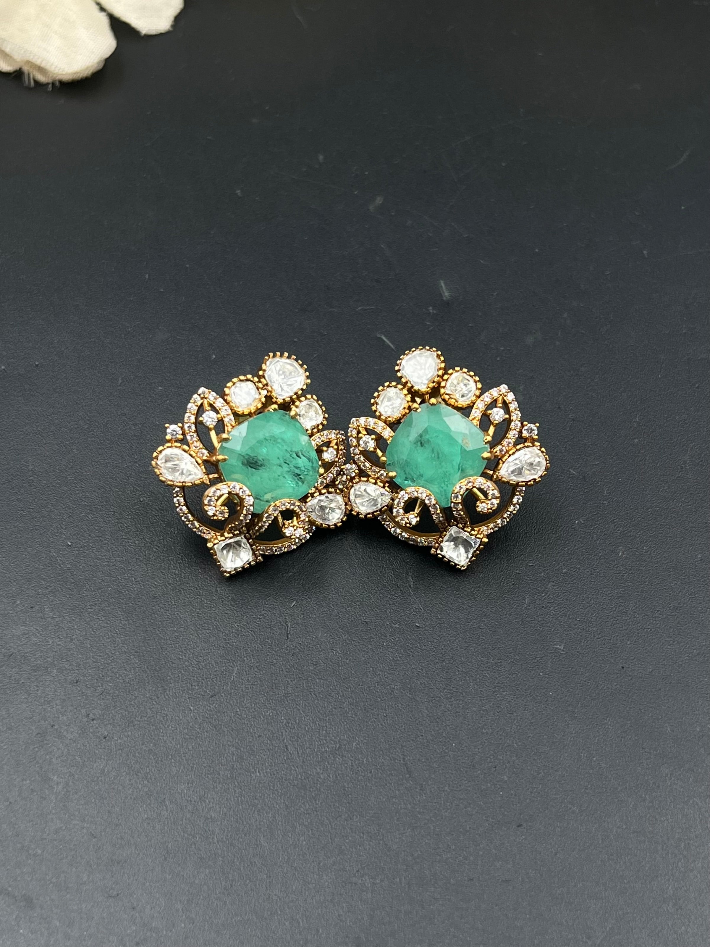 LATIFA EARRING