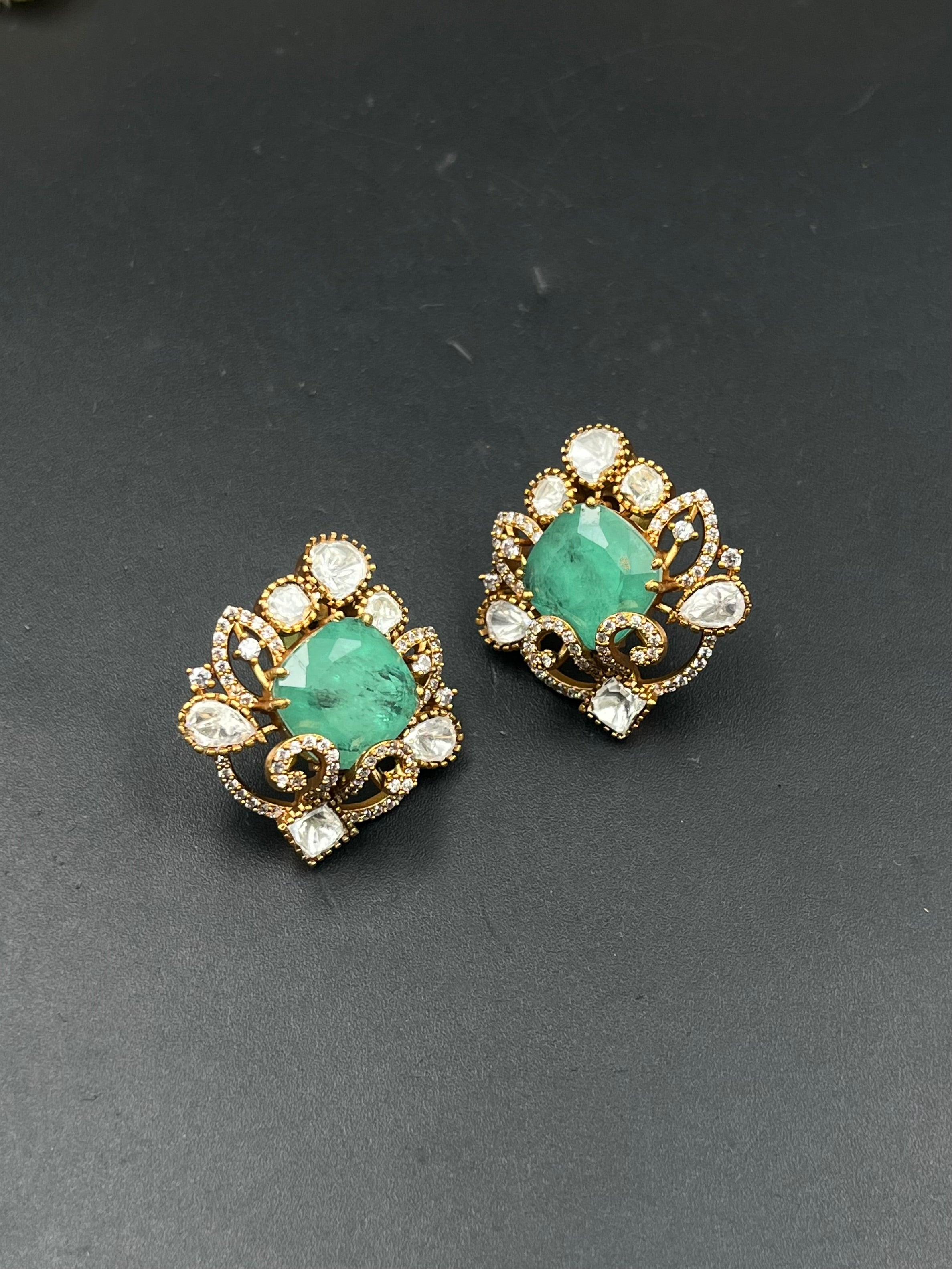 LATIFA EARRING