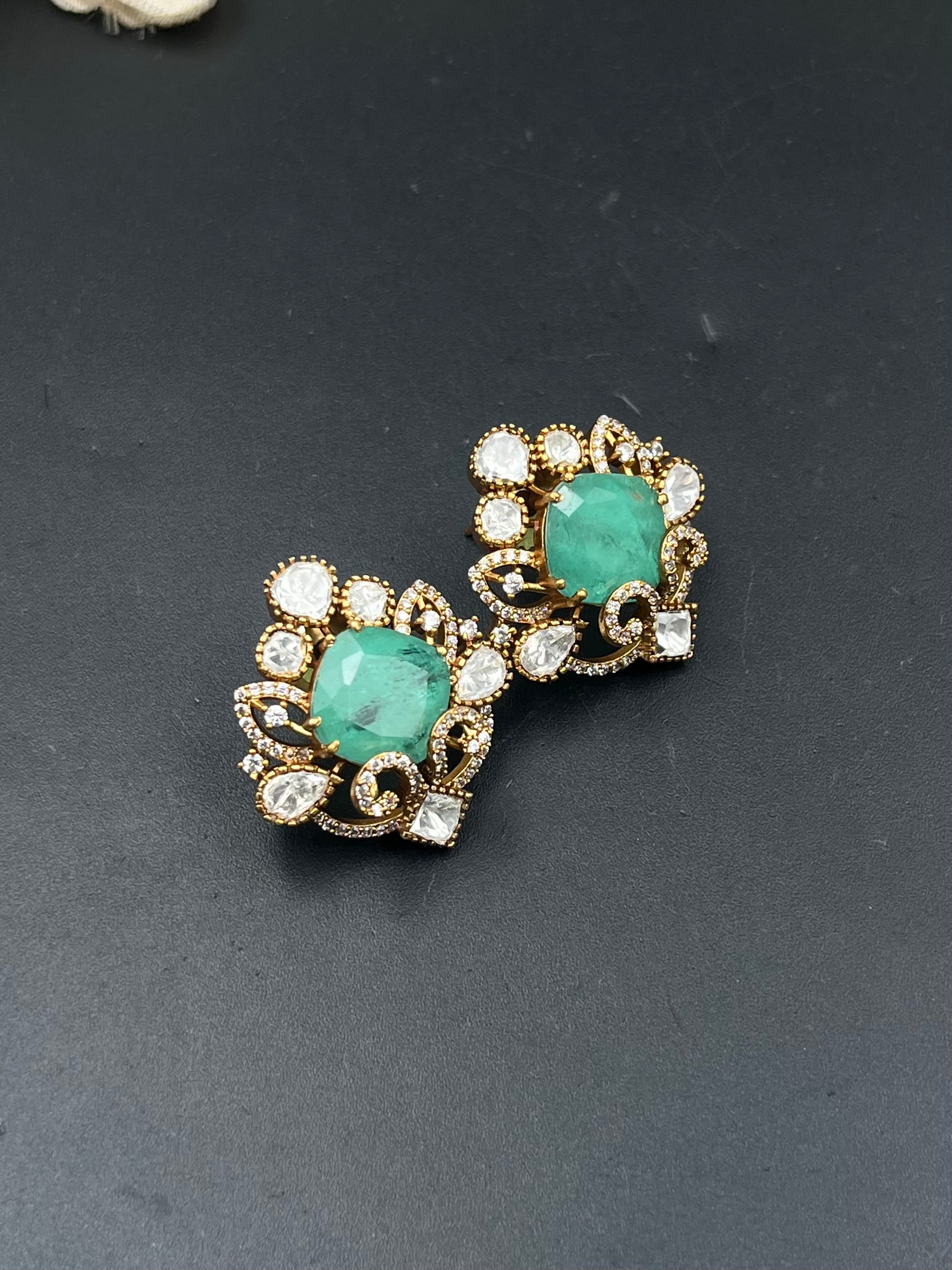 LATIFA EARRING