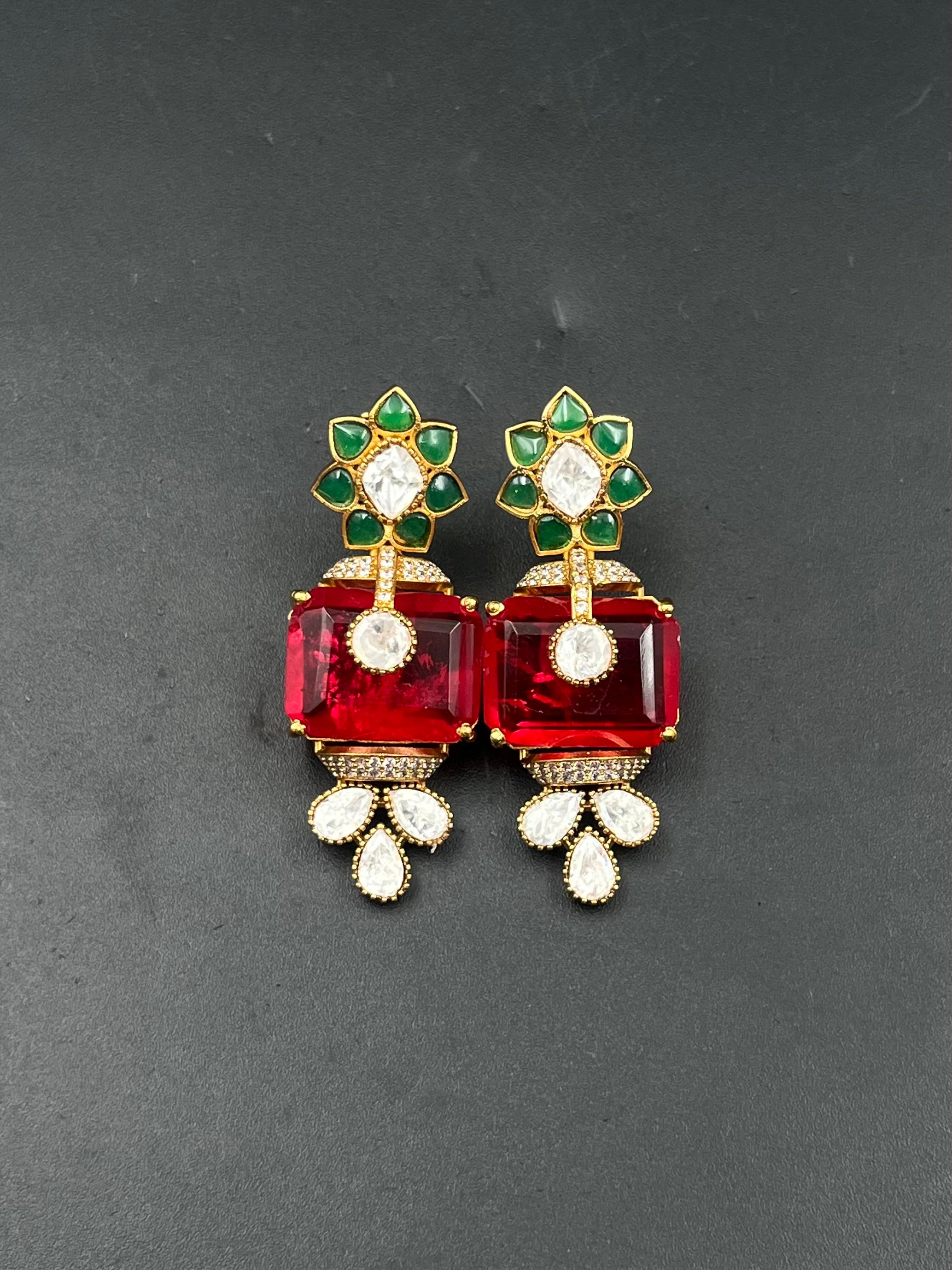 NYLA EARRING