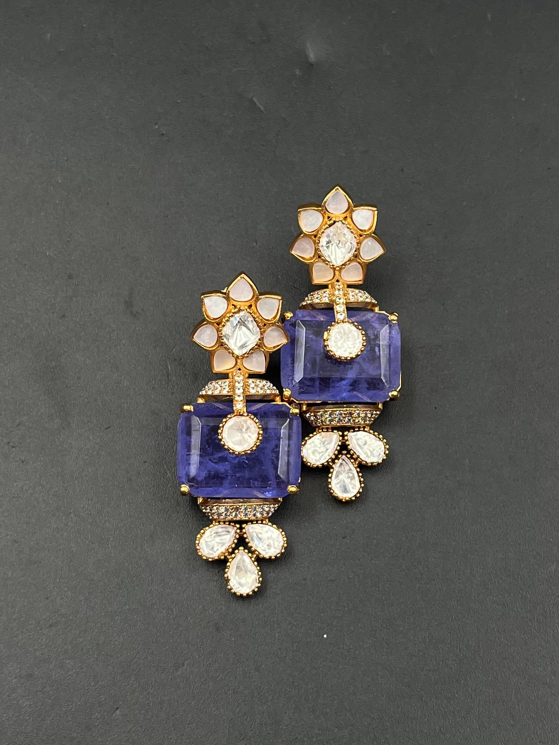 NYLA EARRING