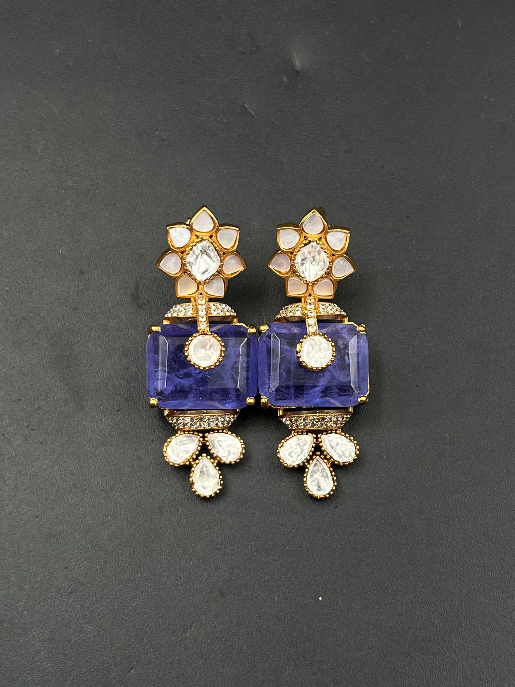 NYLA EARRING