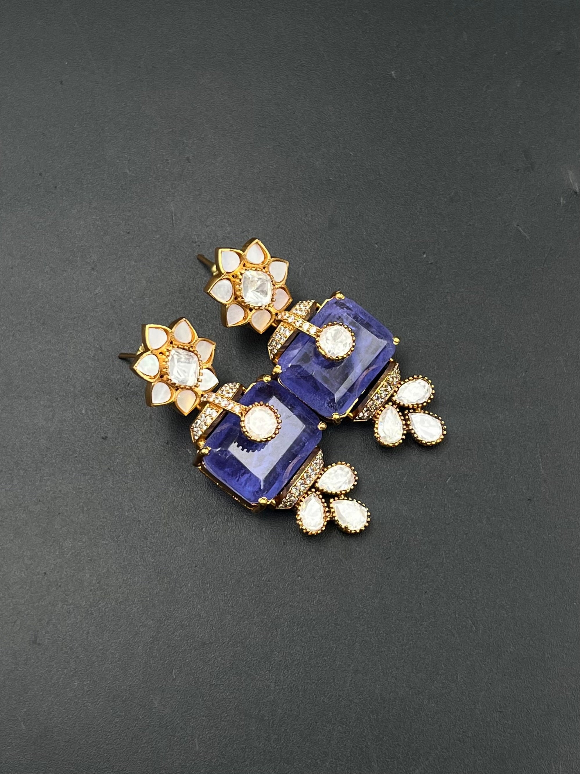 NYLA EARRING