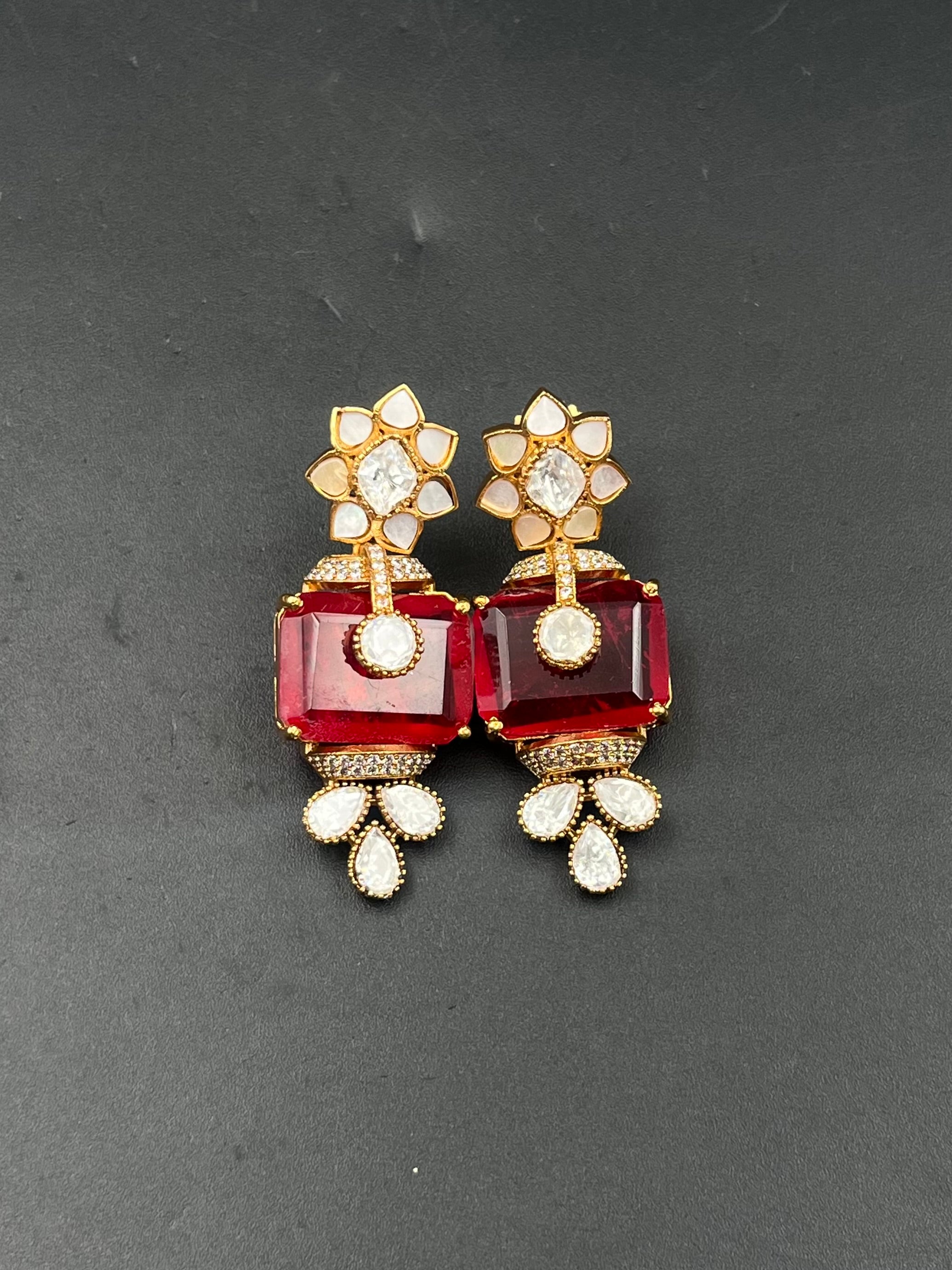 NYLA EARRING