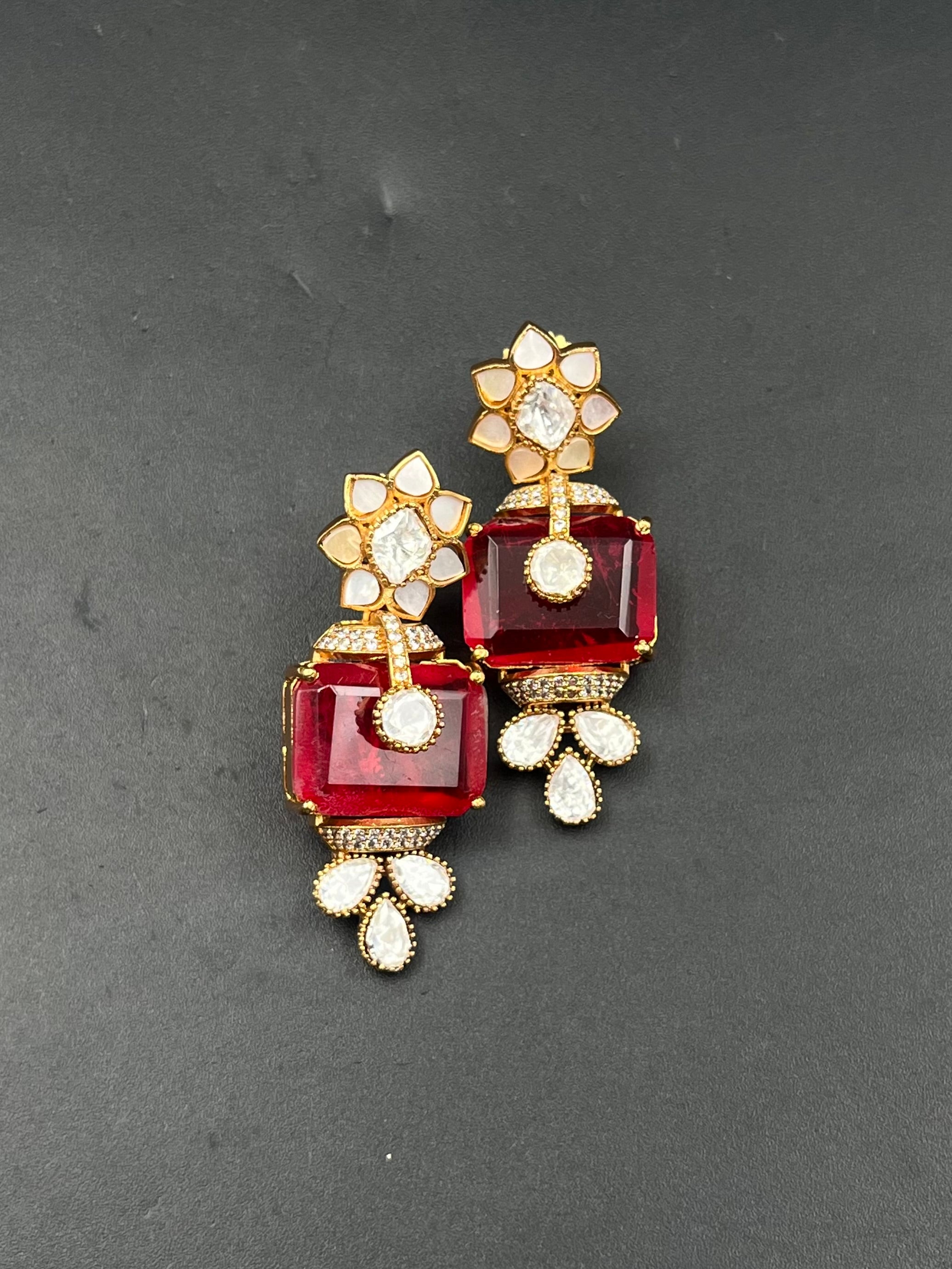 NYLA EARRING