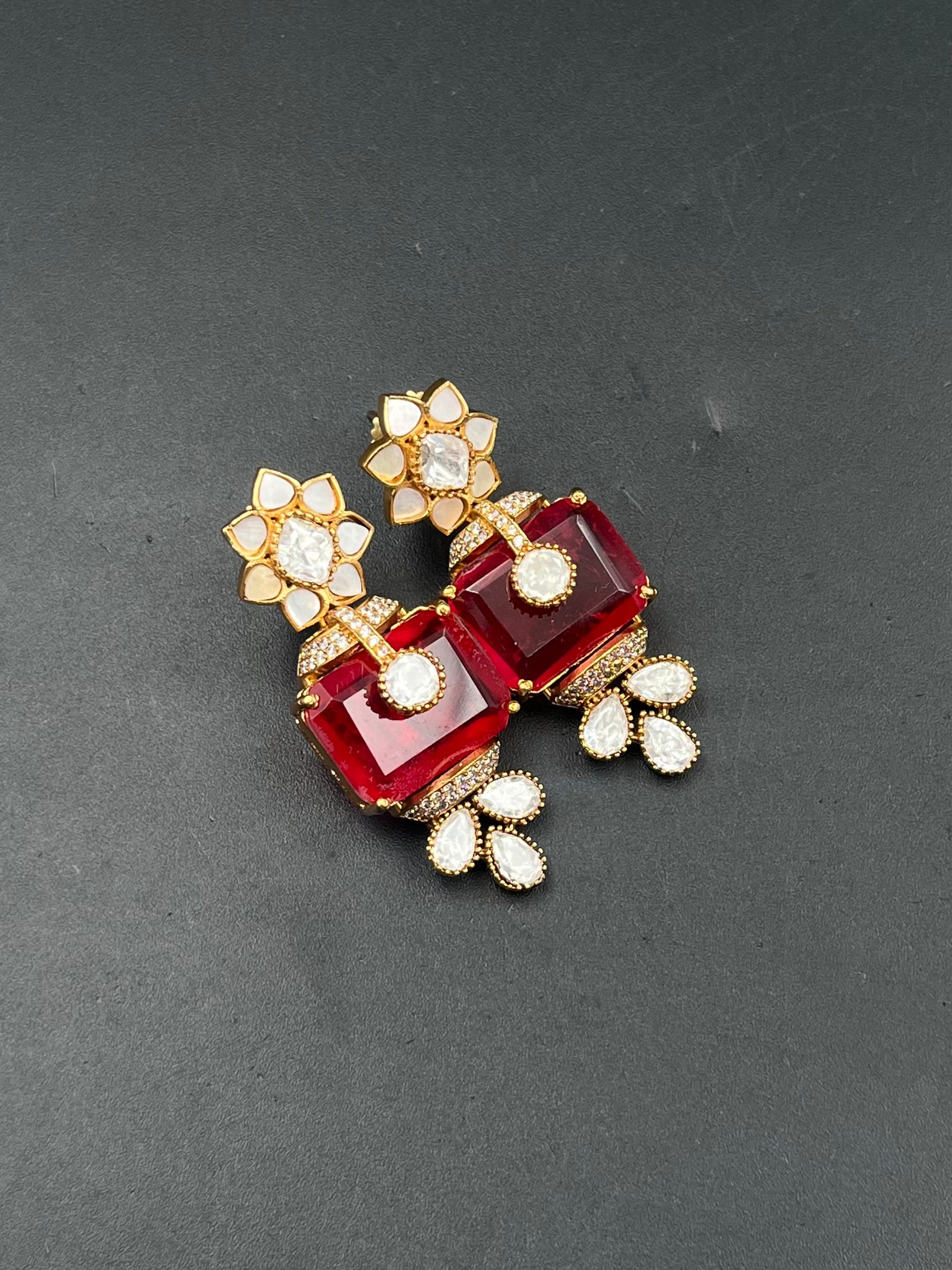 NYLA EARRING