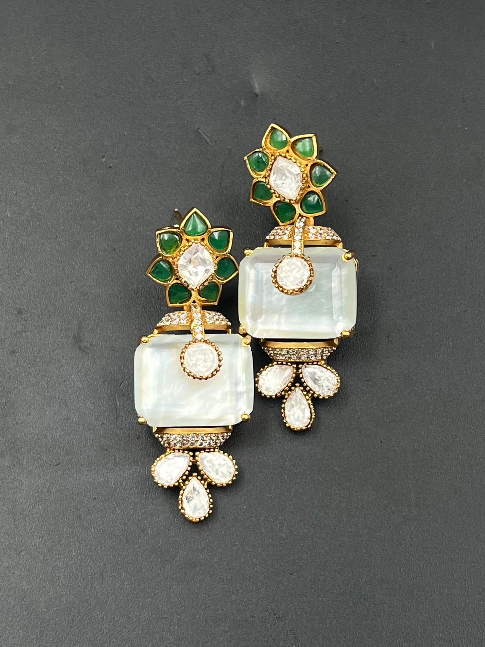 NYLA EARRING