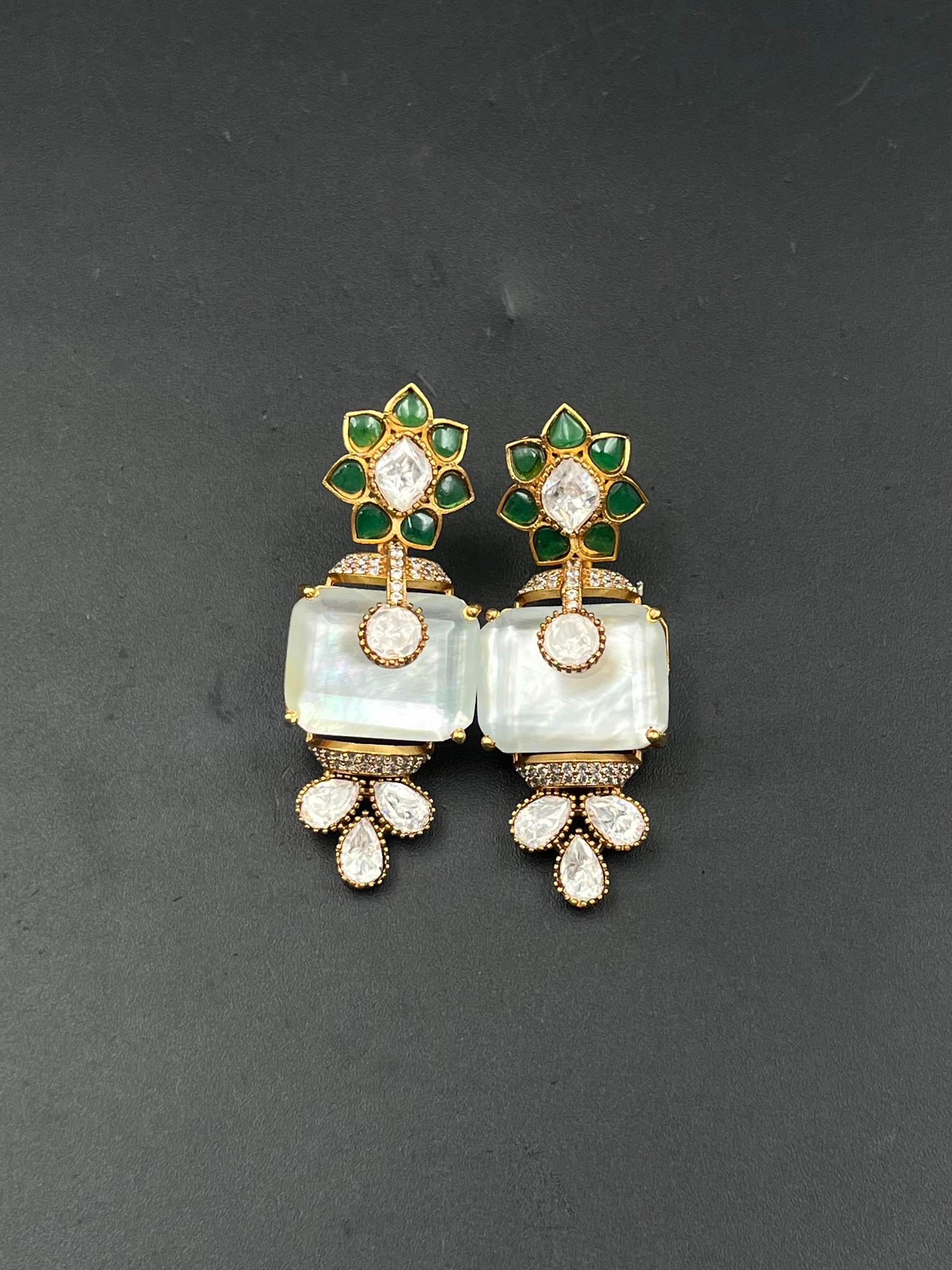 NYLA EARRING