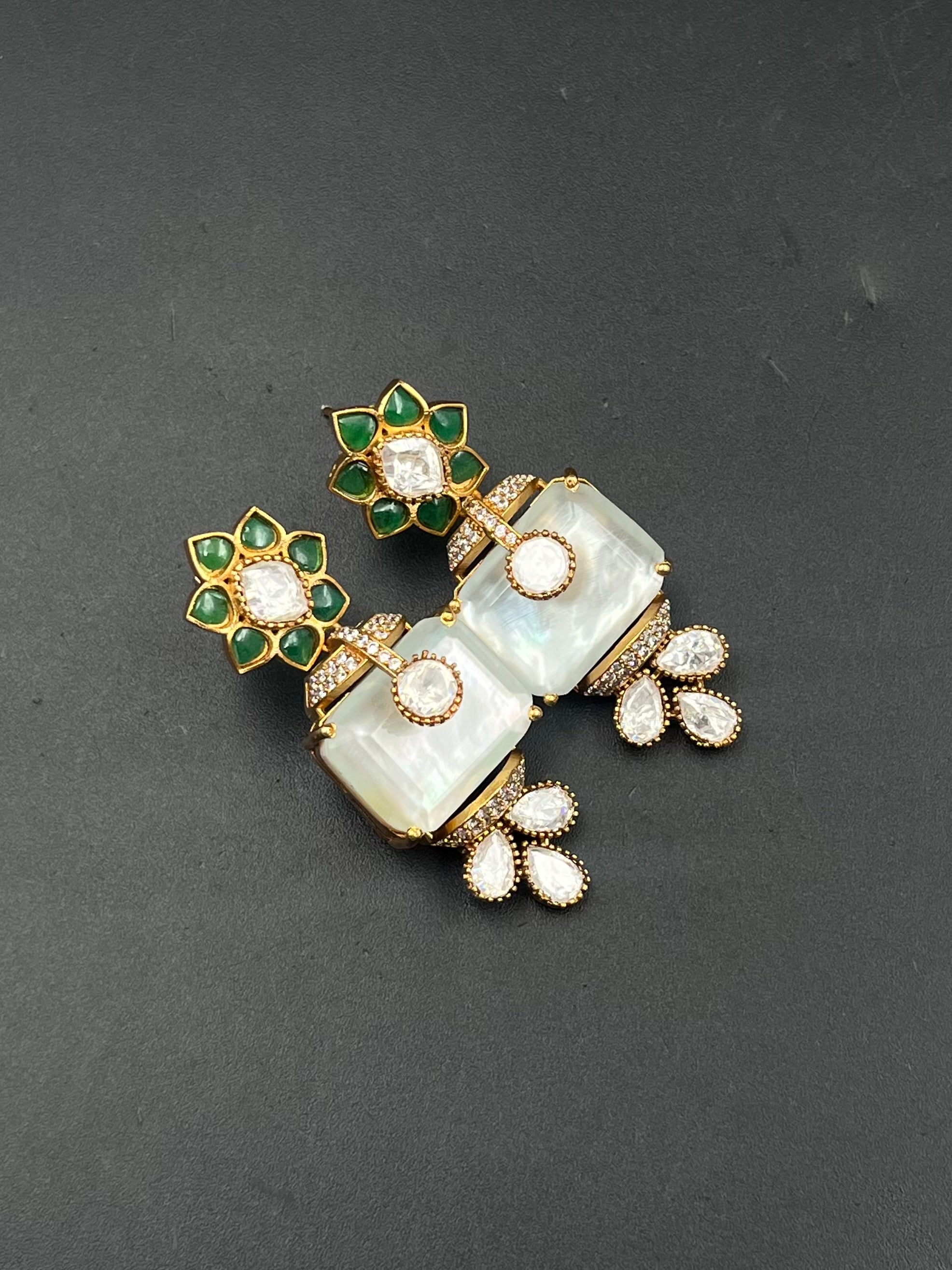 NYLA EARRING