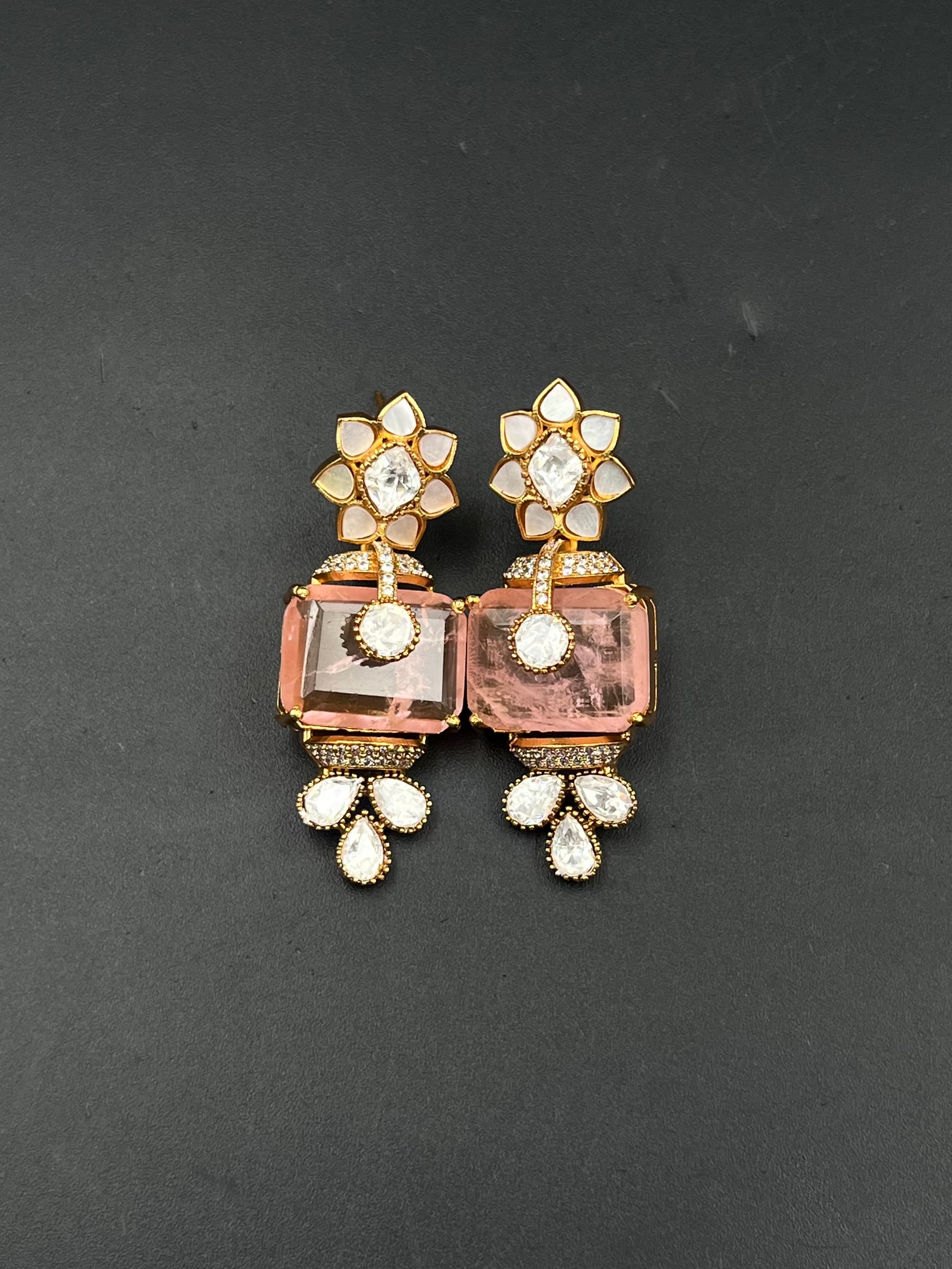 NYLA EARRING
