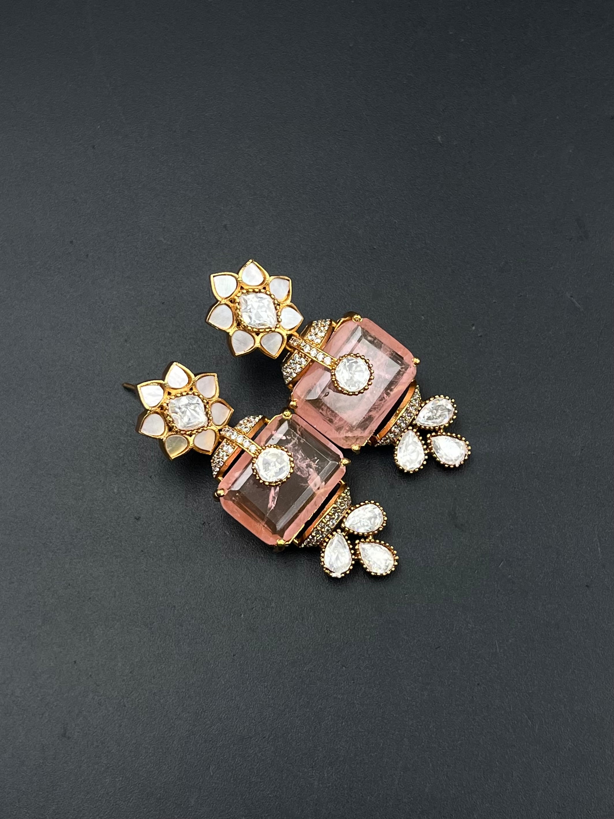 NYLA EARRING