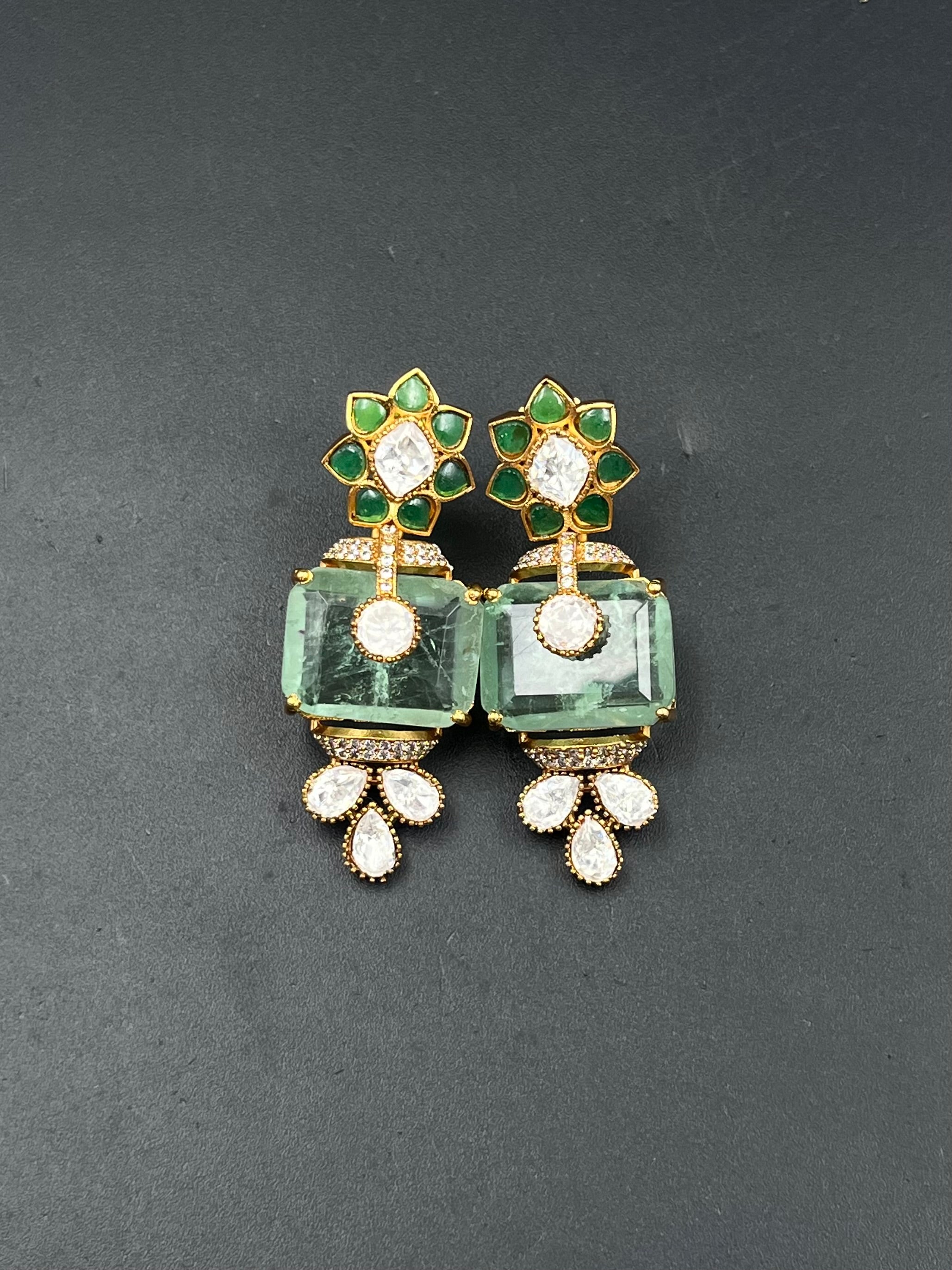 NYLA EARRING