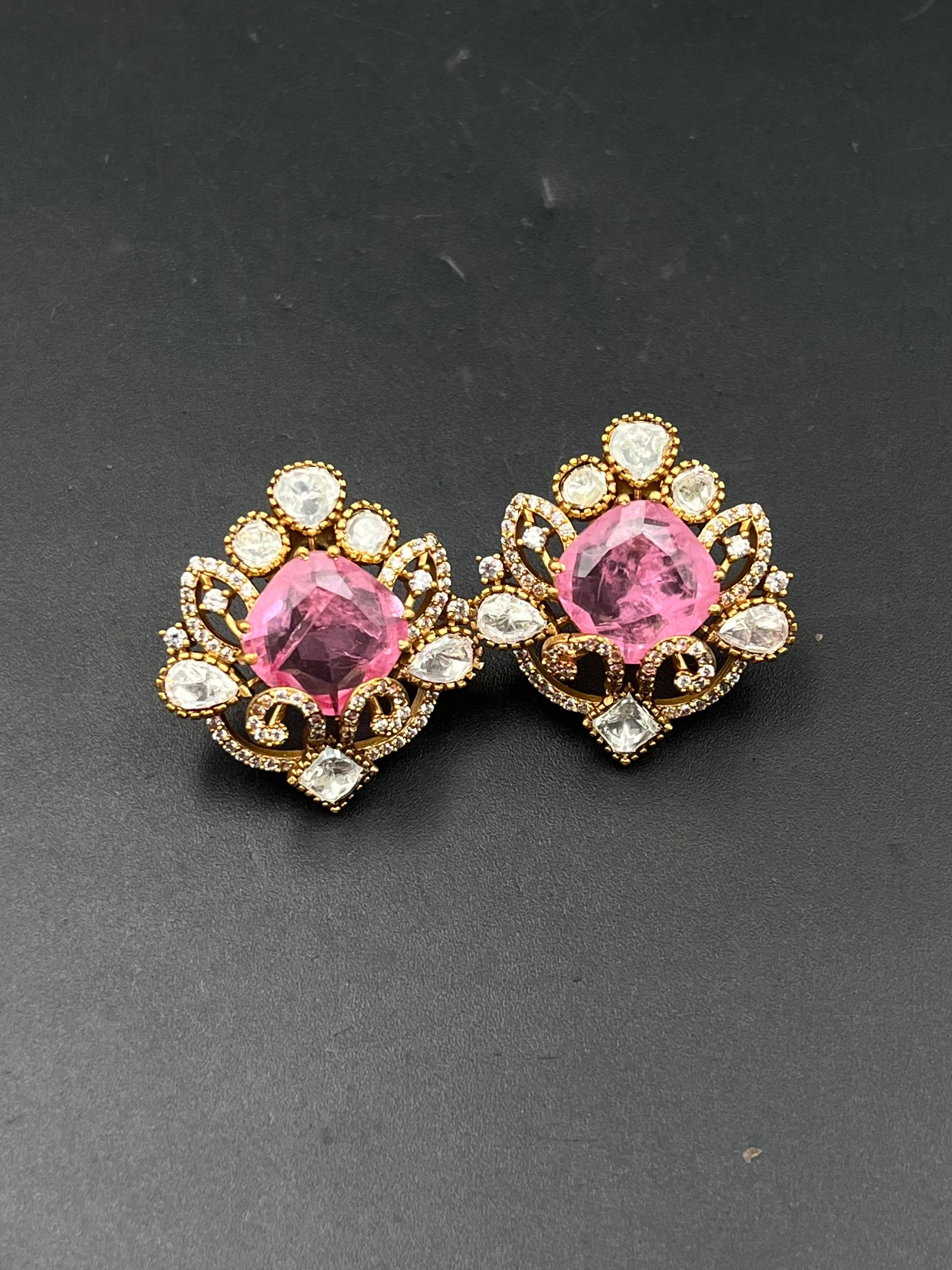 LATIFA EARRING